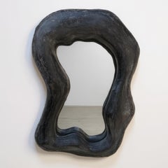 Miroir en plâtre noir, par Alexey Krupinin 2025