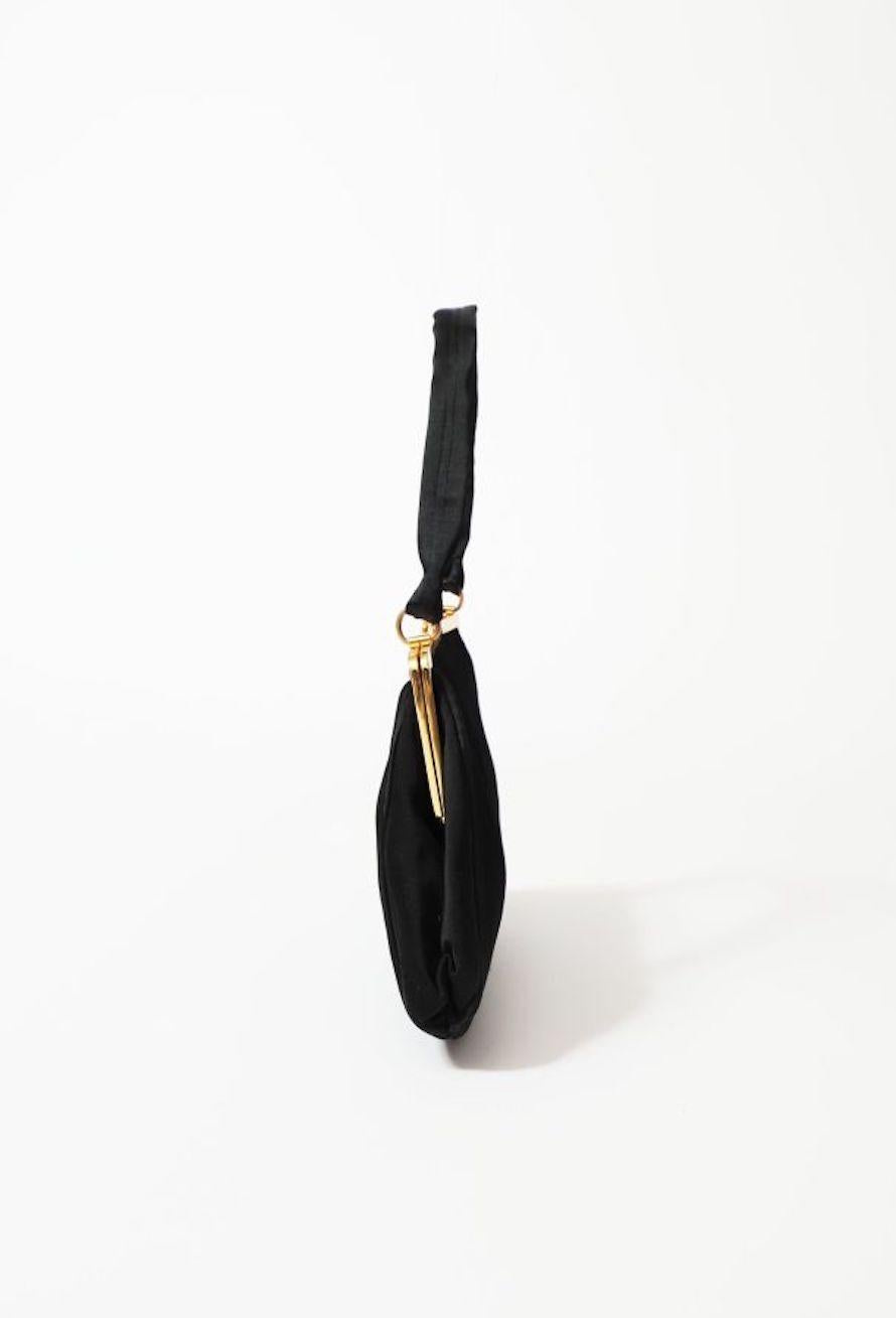 Black Pleated Satin Evening Handbag In Good Condition For Sale In Paris, FR