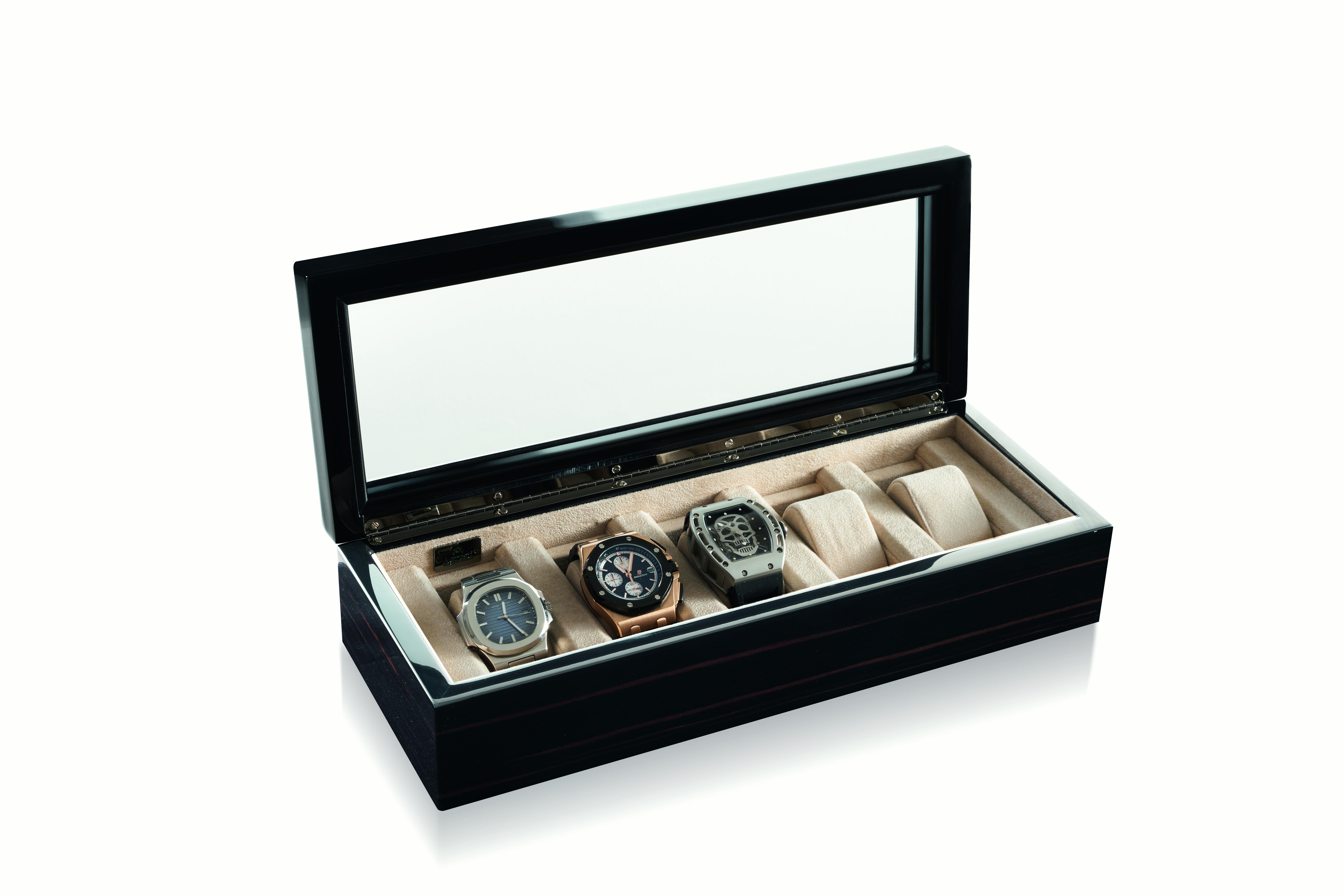 Coffret en bois poli pour cinq montres, doublé d'une protection en ultrasuede. Charnière dans le ruthénium. Boîte uniquement : les montres ne sont pas incluses.