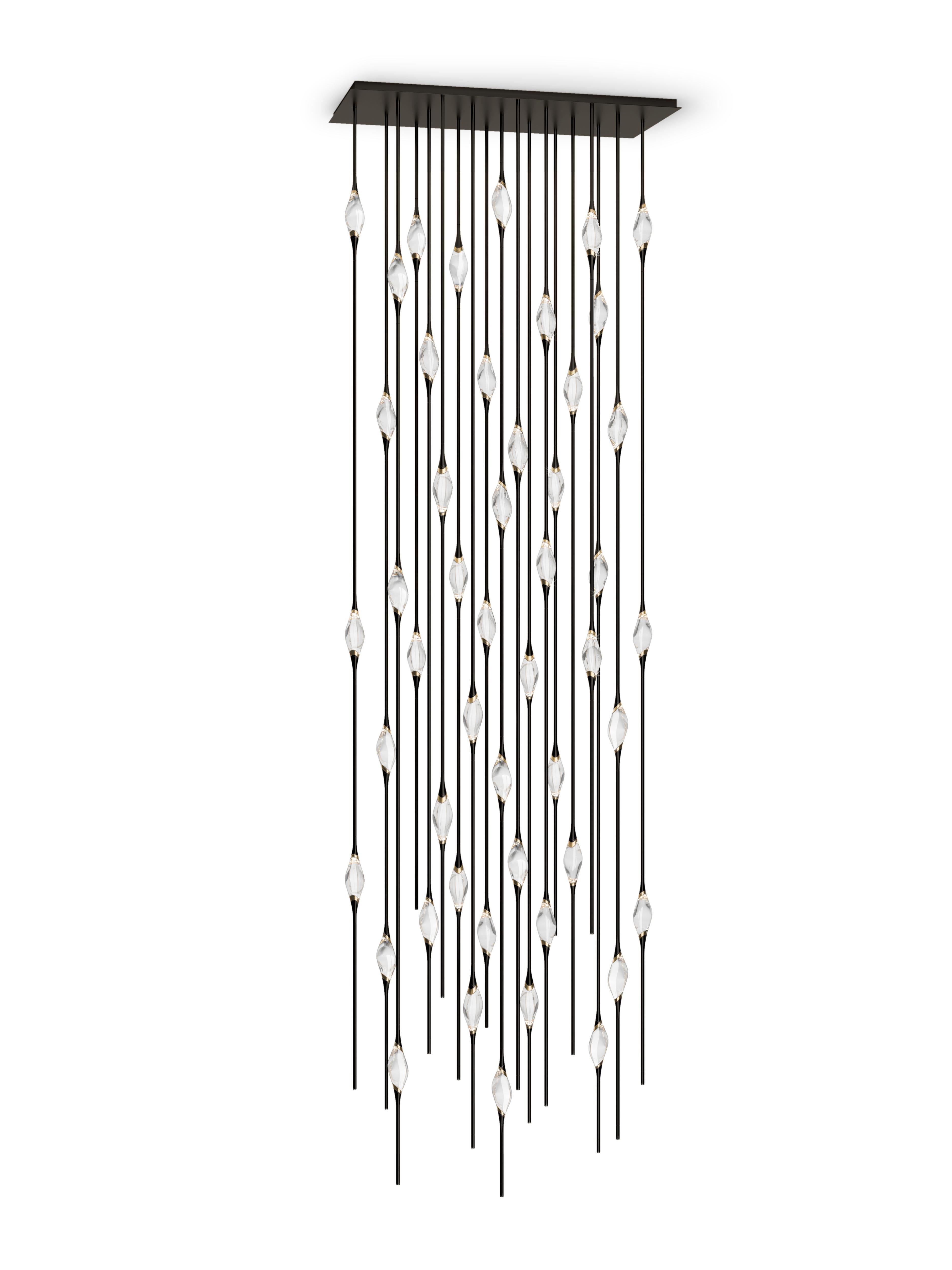 Lampadario Il Pezzo 12 Cluster M by Il Pezzo Mancante in ottone lucido nero.
Dimensioni:  L. 150 x P. 70 x H. 500 cm
Materiali: Cristallo massiccio.
Peso: 260 kg. 
19 ciondoli - 49 cristalli

Disponibile anche in diverse finiture: bronzo, ottone