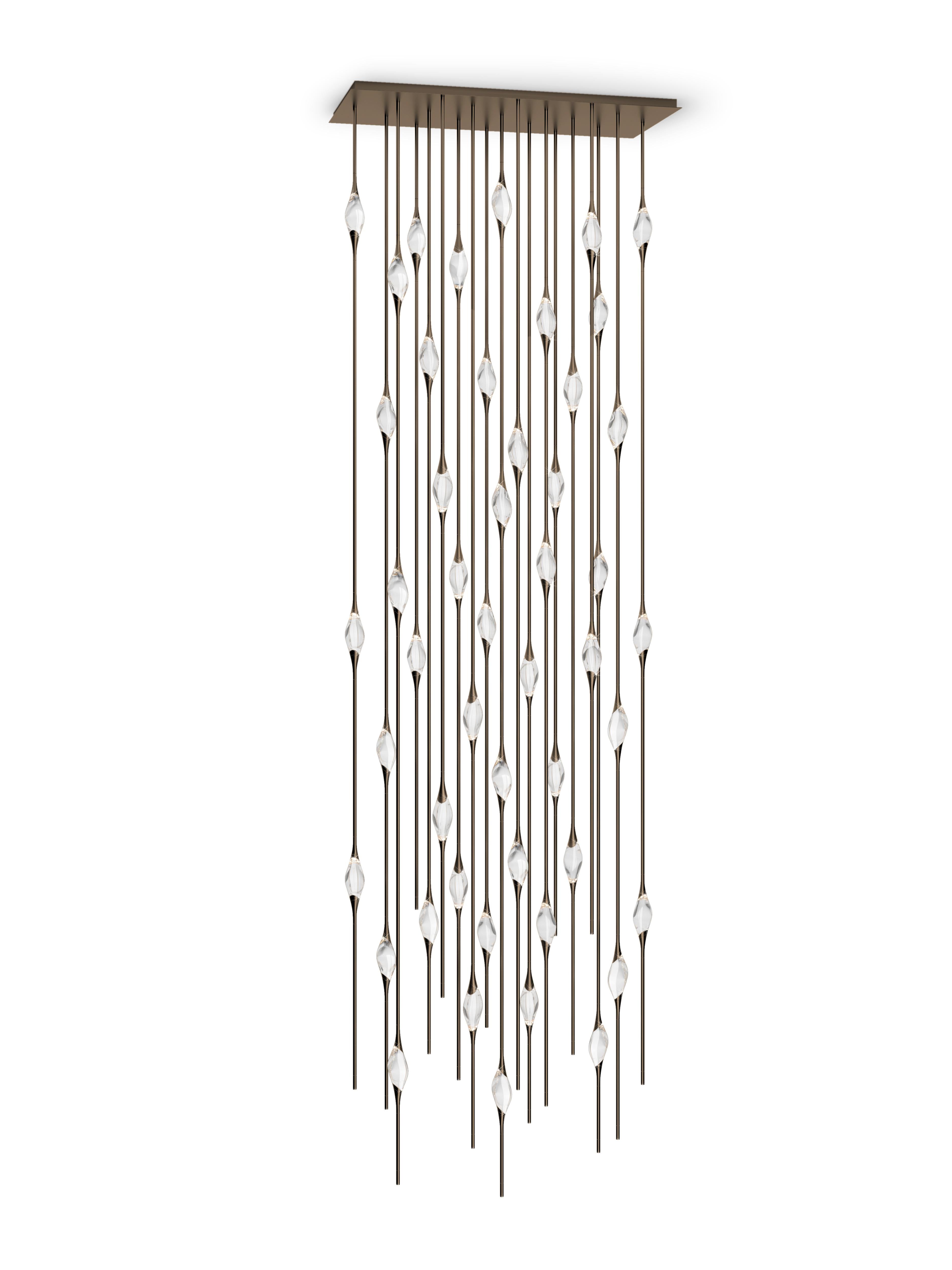 Postmoderno Lampadario Il Pezzo 12 Cluster M by Il Pezzo Mancante in ottone lucido nero. in vendita