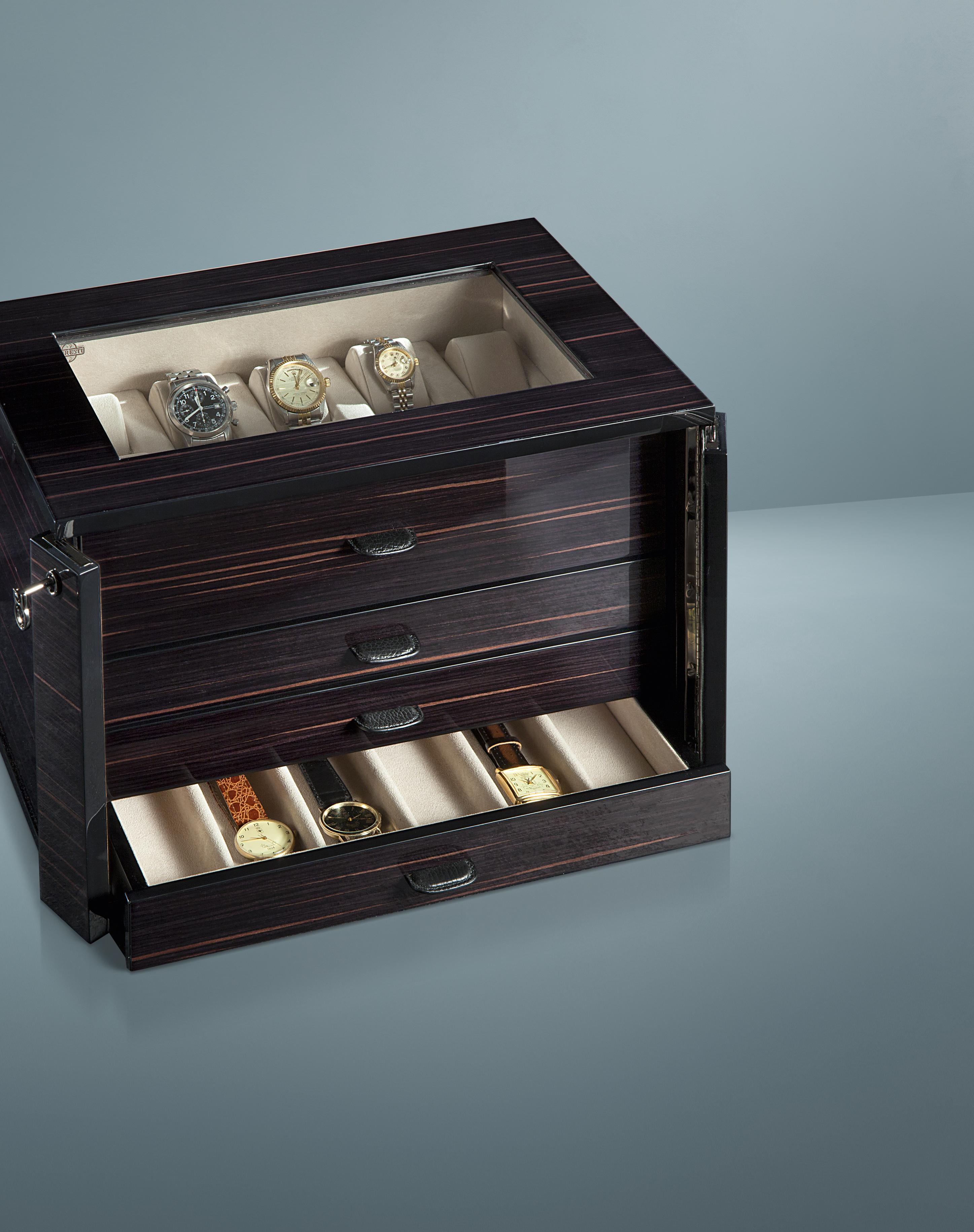 Chest in black polished wood. A lockable box for 28 watches.