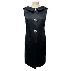 Vestido Abrigo Negro de Algodón Pulido con Botones de Mosaico de Perlas