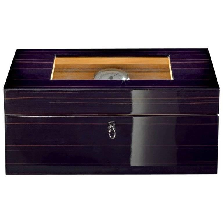 Schwarzer polierter Humidor mit Tablett und Zedernholzfutter von Agresti im Angebot