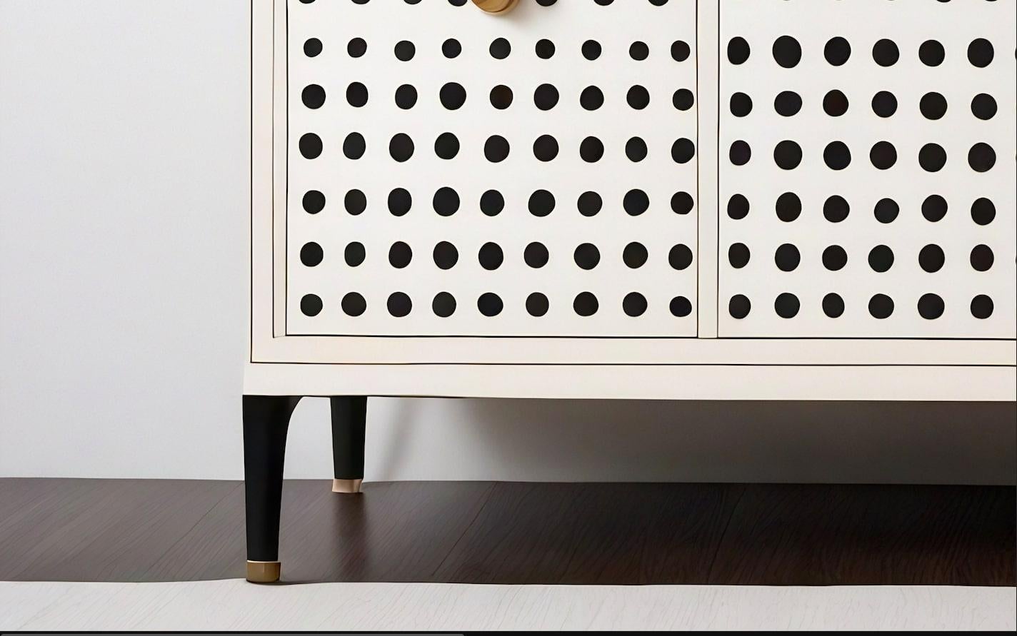 Mid-Century moderno Console multimediale bianca con intarsio a pois in vendita