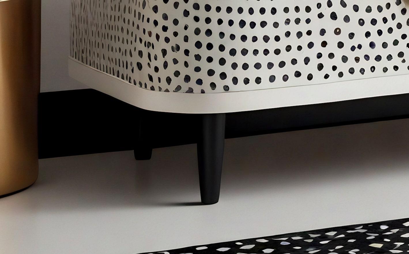 Console multimediale bianca con intarsio a pois In condizioni Nuovo in vendita a New York, NY