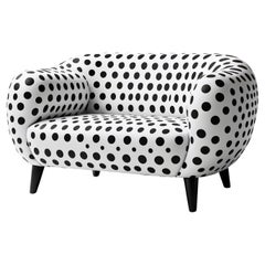 Sessel mit schwarzem Polkadot