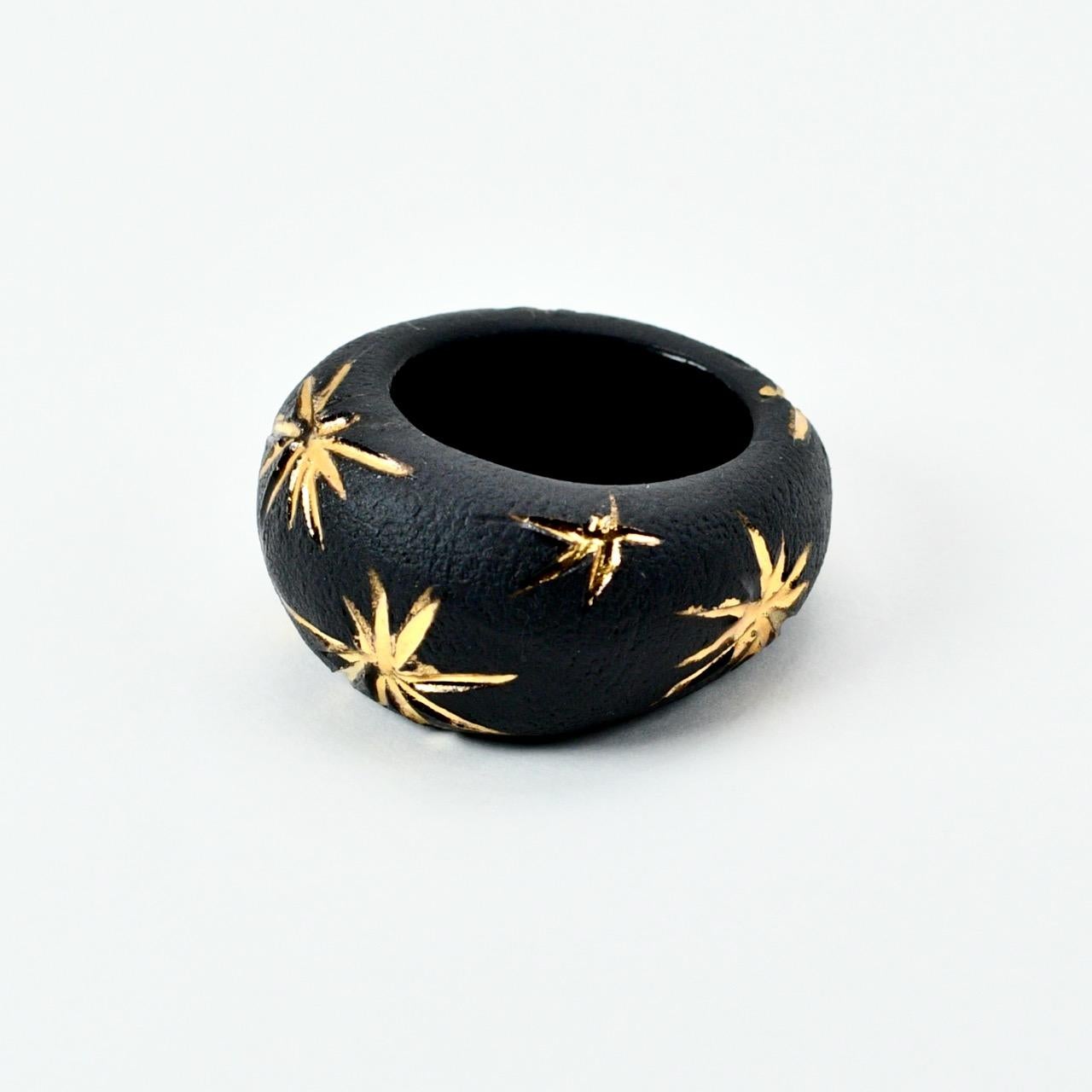 Black Porcelain Ring with Golden Stars In New Condition In London, GB