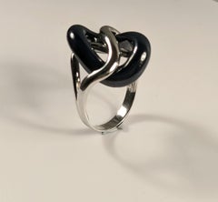 Black Porcelaine Lips in 18 Karat White Gold Ring