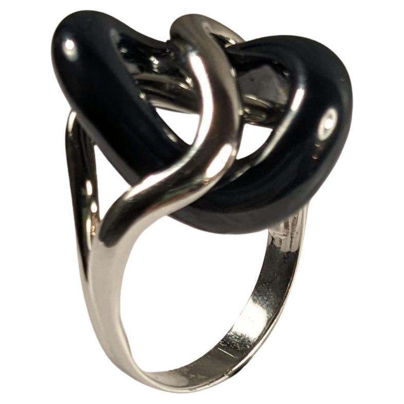 Black Porcelaine Lips in 18 Karat White Gold Ring
