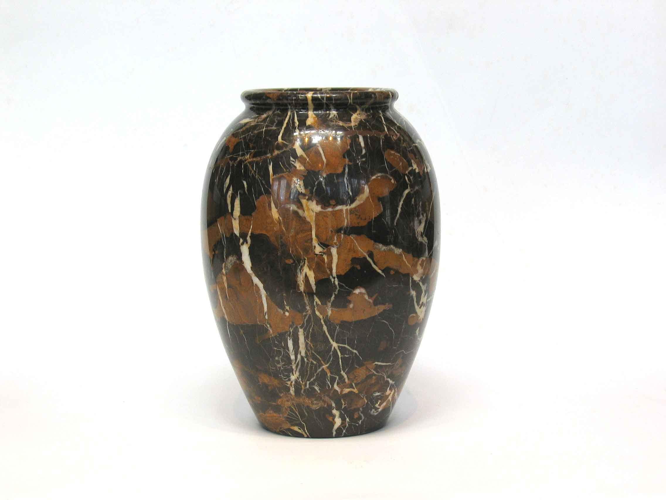 Black Portoro Marble Vase, circa 1970 In Good Condition For Sale In Ottawa, Ontario