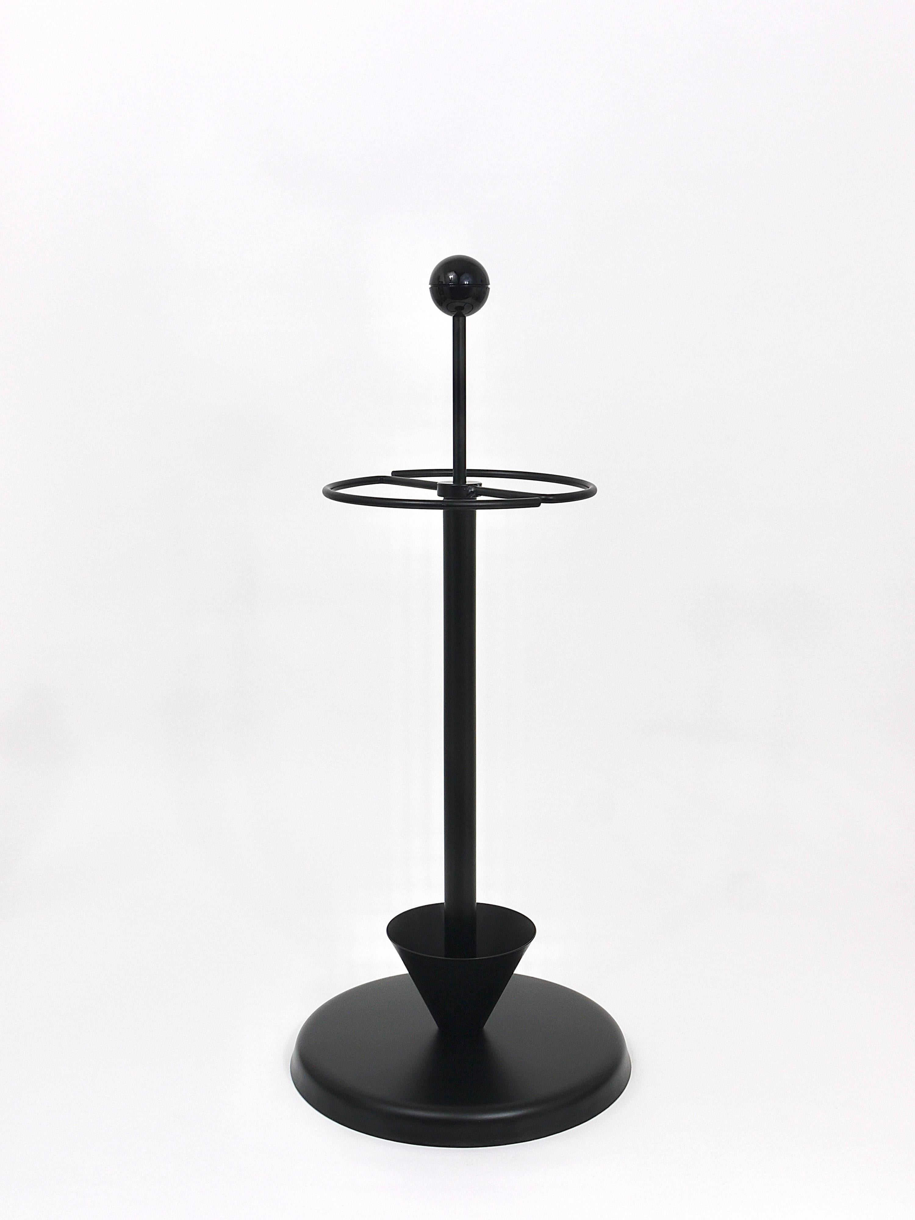Schwarzer postmoderner Schirmständer im Castiglioni Memphis-Stil, Italien, 1980er Jahre im Angebot 3