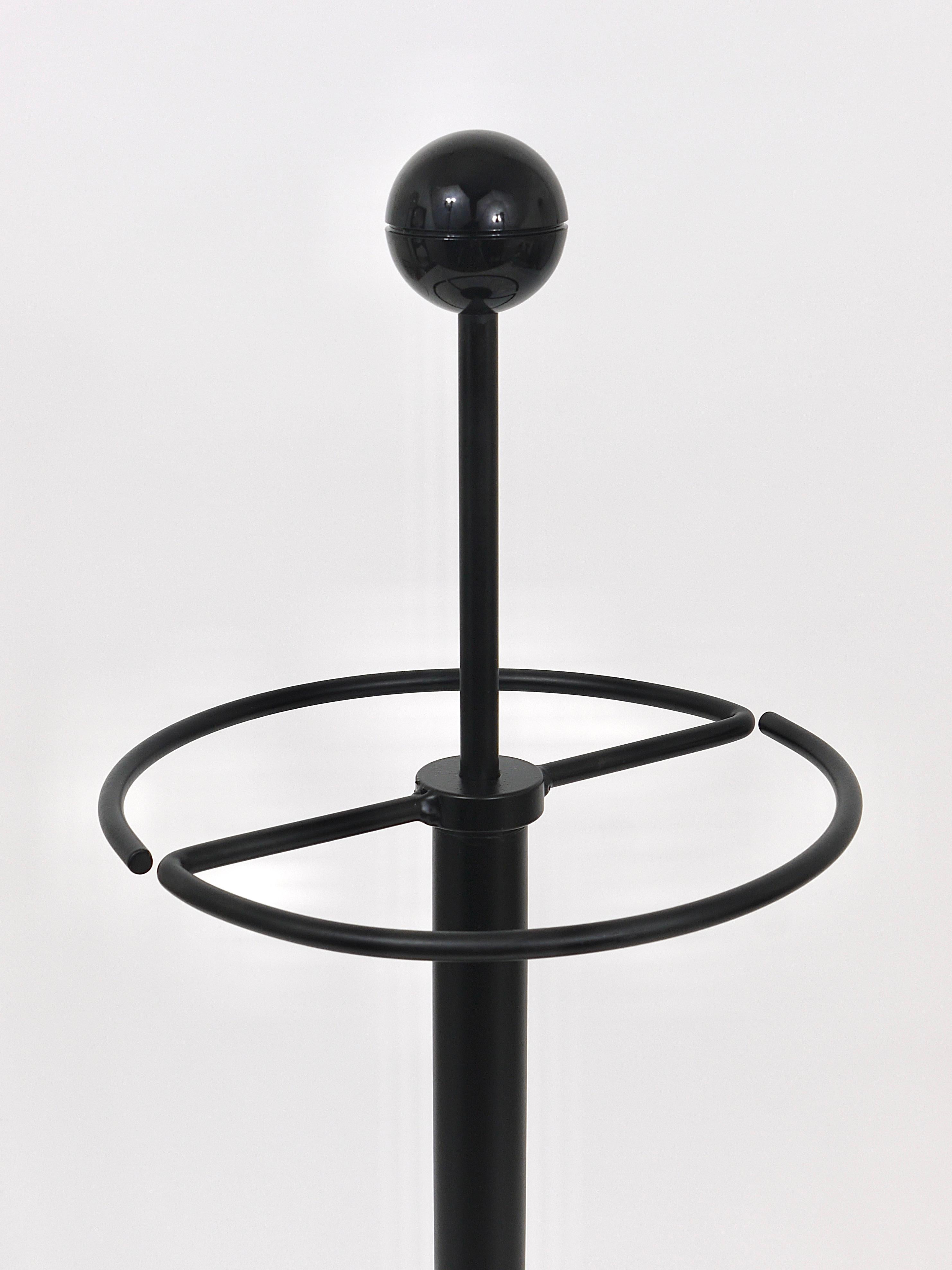 Schwarzer postmoderner Schirmständer im Castiglioni Memphis-Stil, Italien, 1980er Jahre (Metall) im Angebot