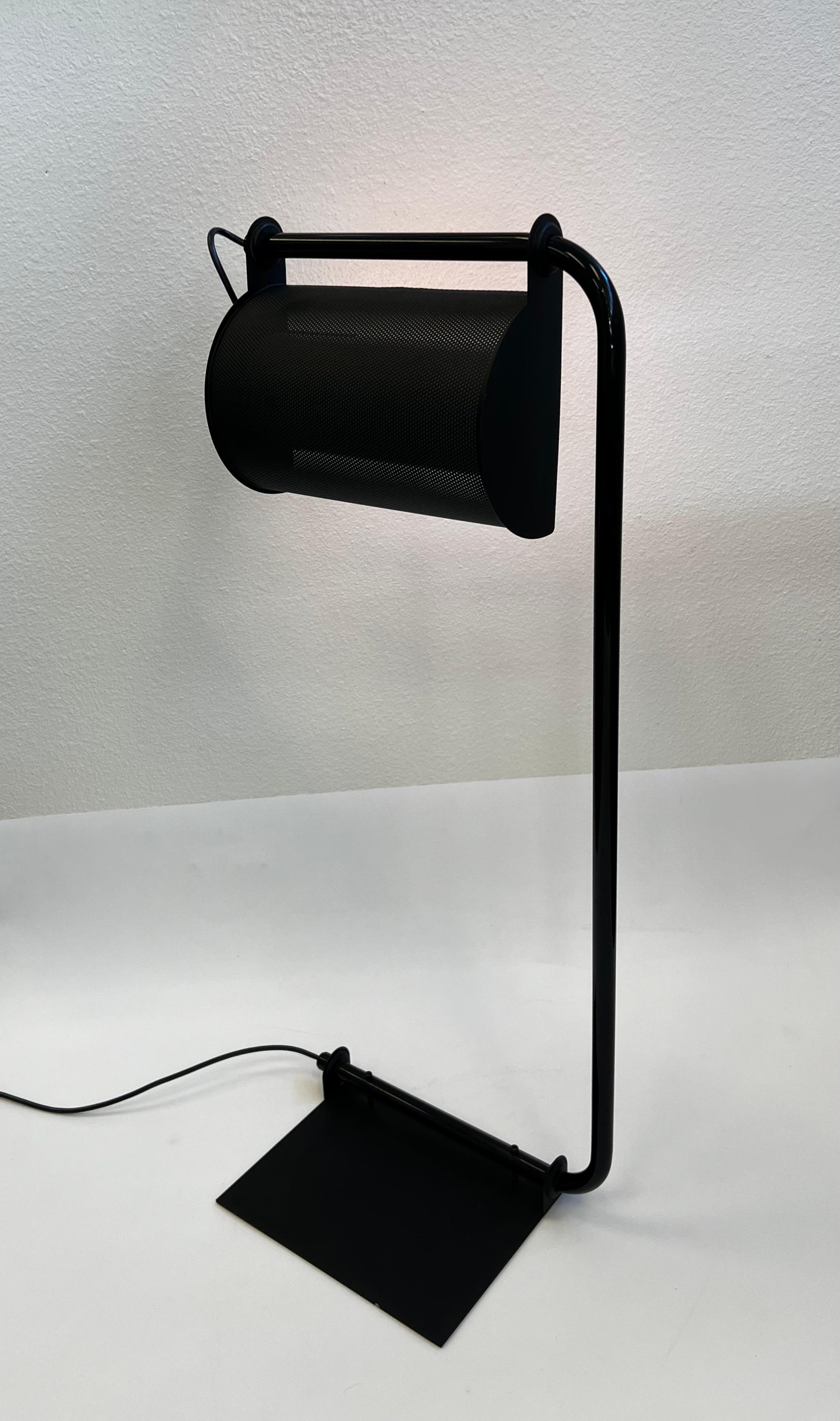 Lámpara de pie posmoderna negra de Ron Rezek Estadounidense en venta