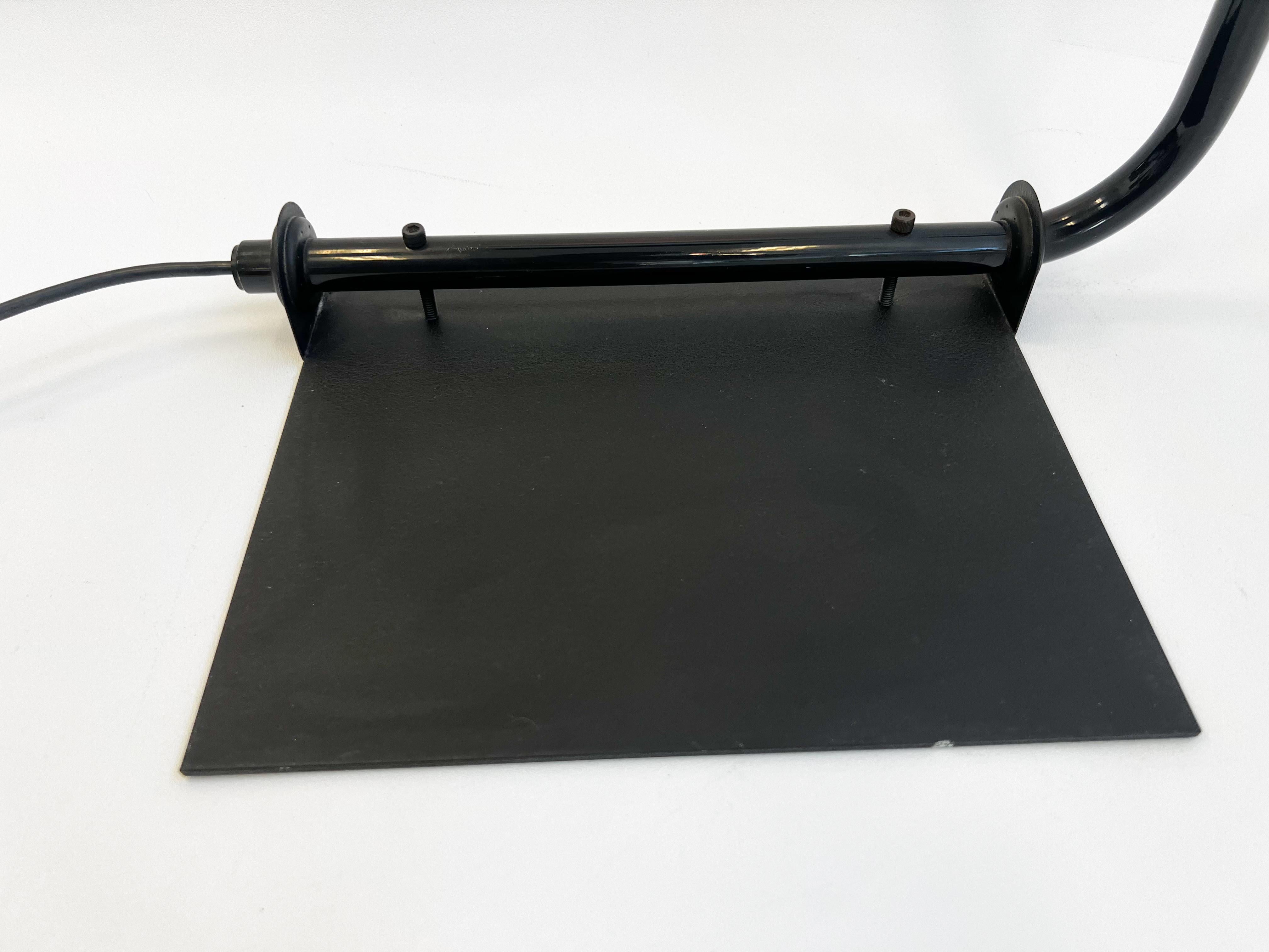 Lámpara de pie posmoderna negra de Ron Rezek Acero en venta