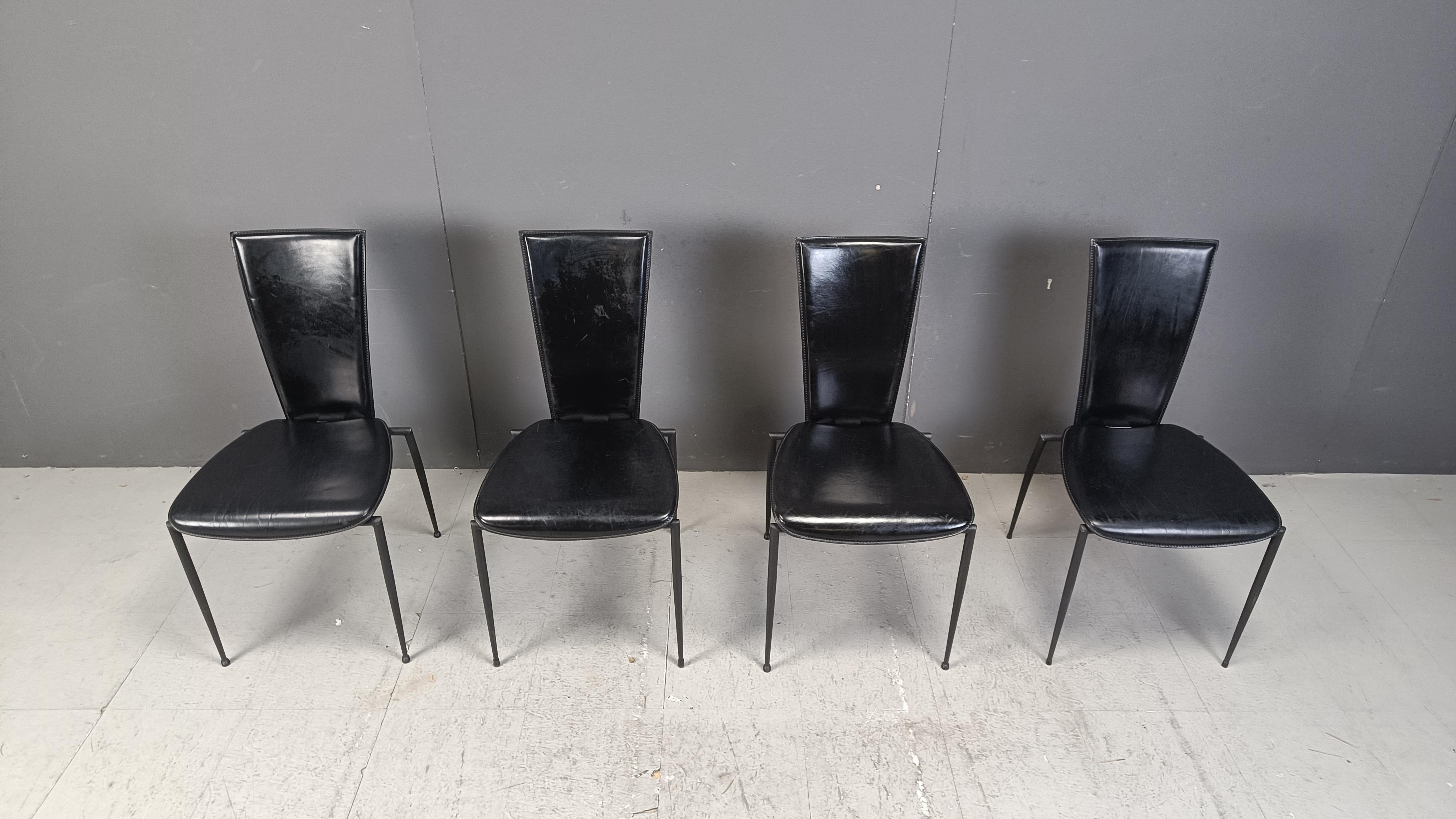 Set of 4 black leather and metal postmodern dining chairs by Arper italy.

Timeless post modern italian design.

Very good condition.

1980s - Italy

Dimensions:
Height: 87cm
Width: 45cm
Depth: 45cm
Seat h eight: 45cm

Price is for the set.

Ref.: