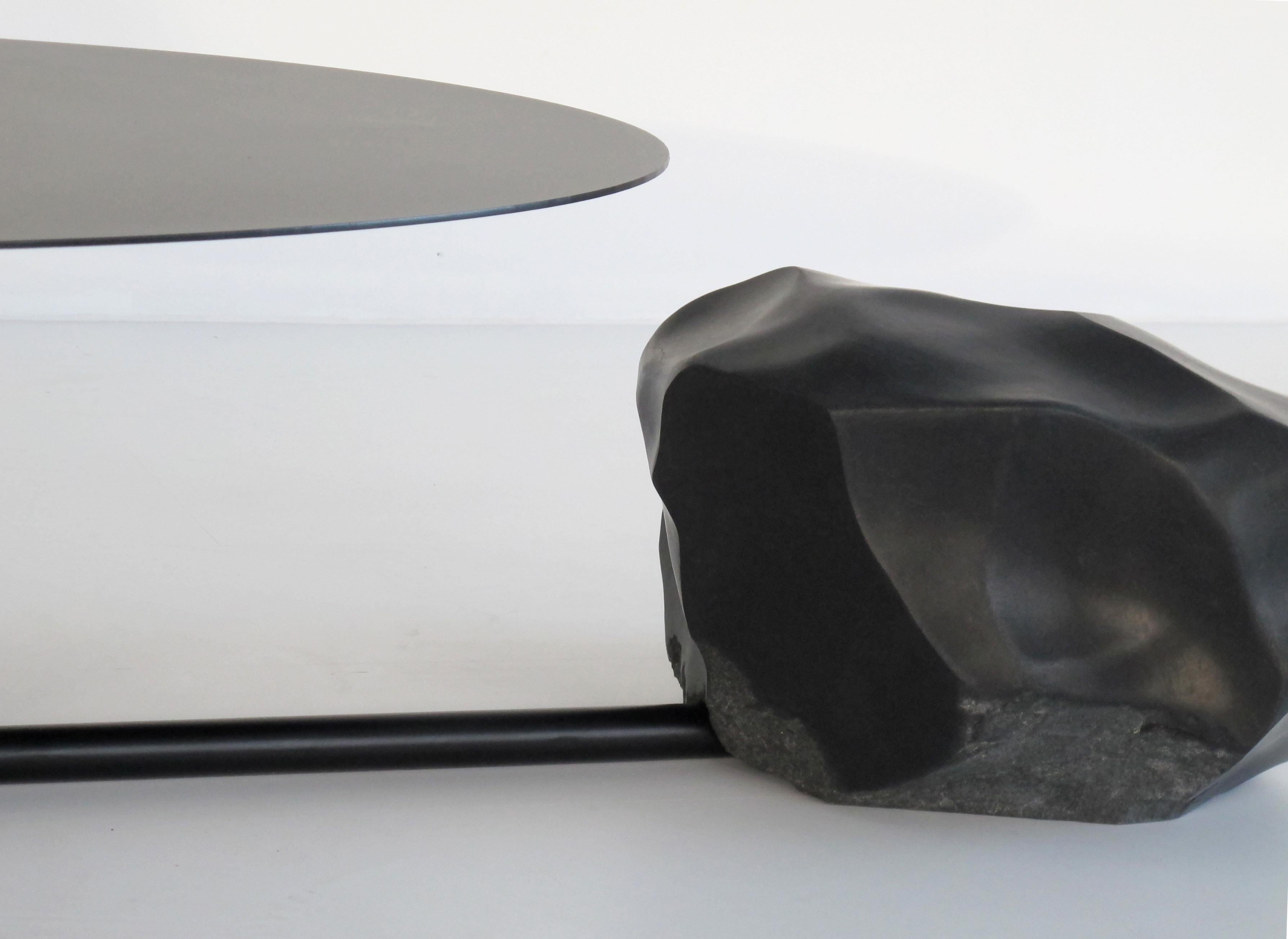 Moderne Table d'appoint ou table basse en métal noir enduit de poudre au design circulaire contemporain en vente