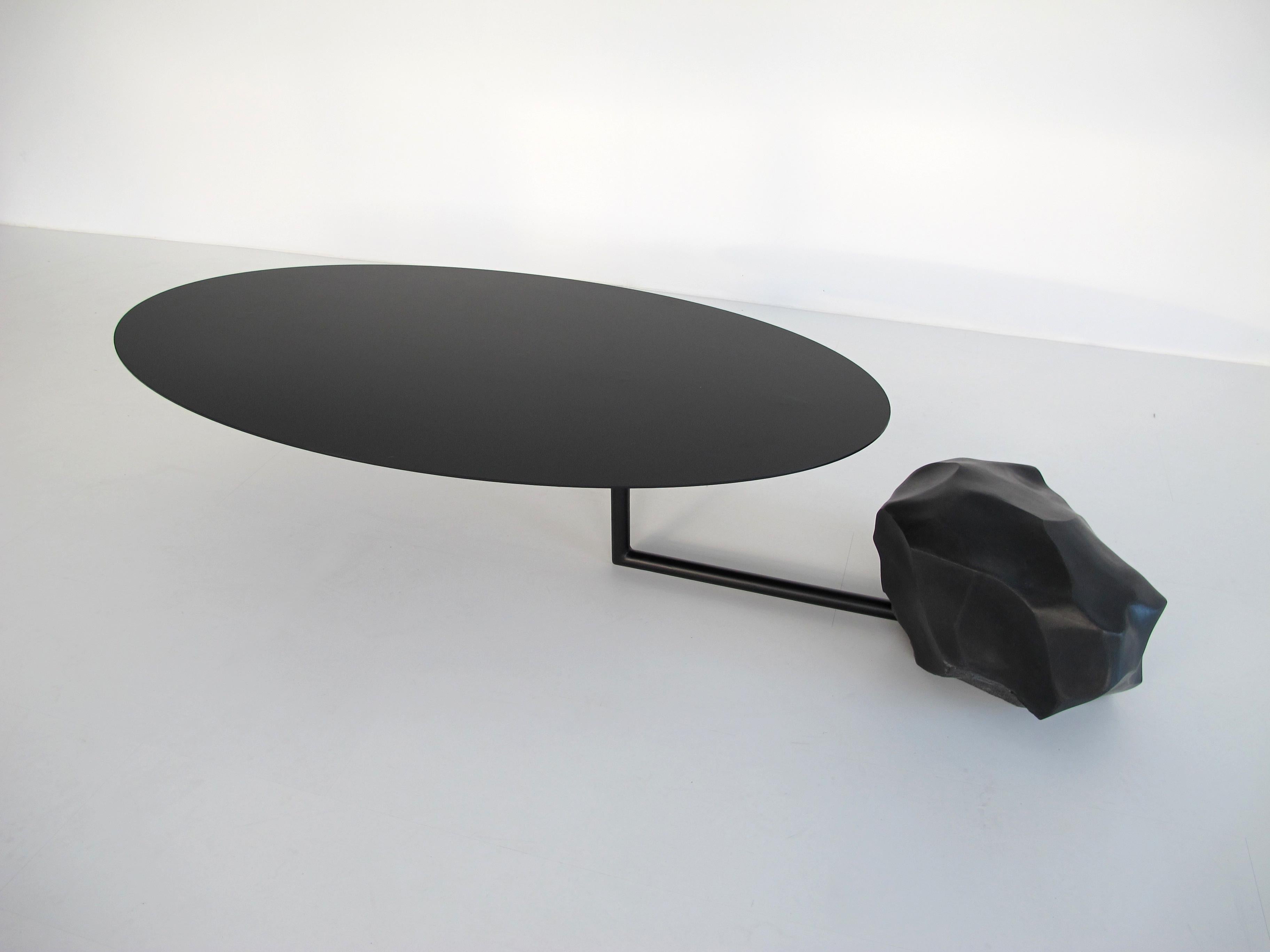 Mesa auxiliar o de centro de metal revestido de polvo negro Diseño contemporáneo Circular en Nuevo estado para la venta en Barcelona, ES