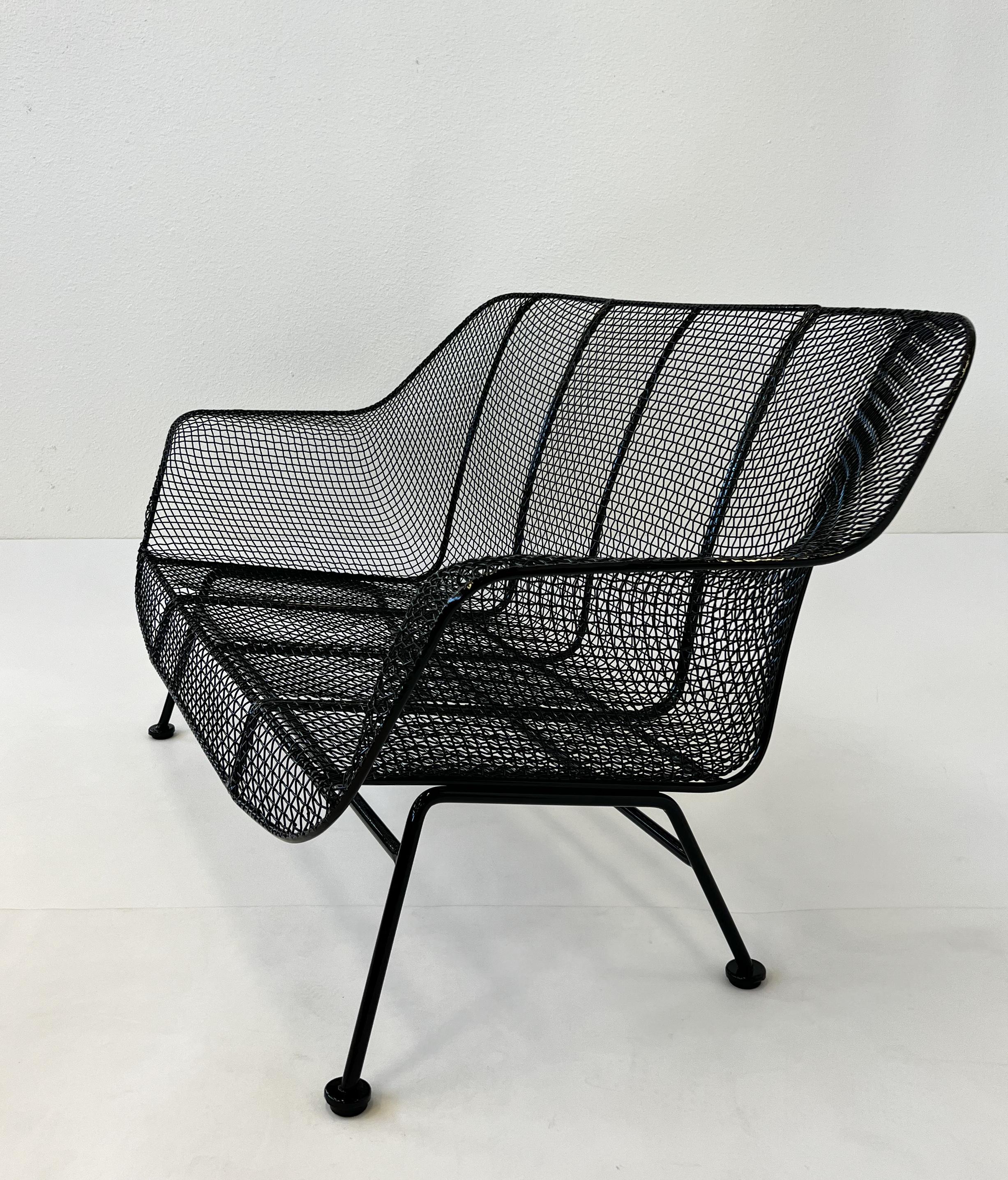Mid-Century Modern Canapé de terrasse 'Sculptura' enduit de poudre noire par Russell Woodard en vente