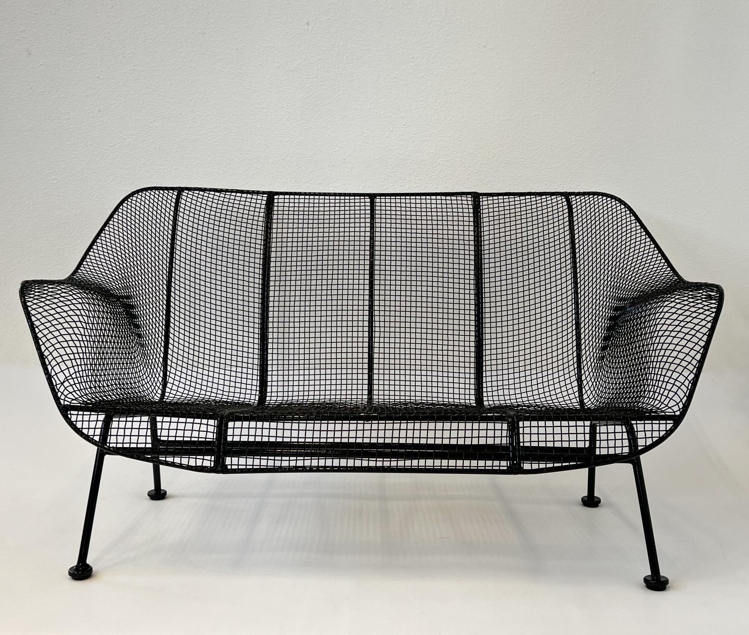 Canapé de terrasse 'Sculptura' enduit de poudre noire par Russell Woodard Bon état - En vente à Palm Springs, CA