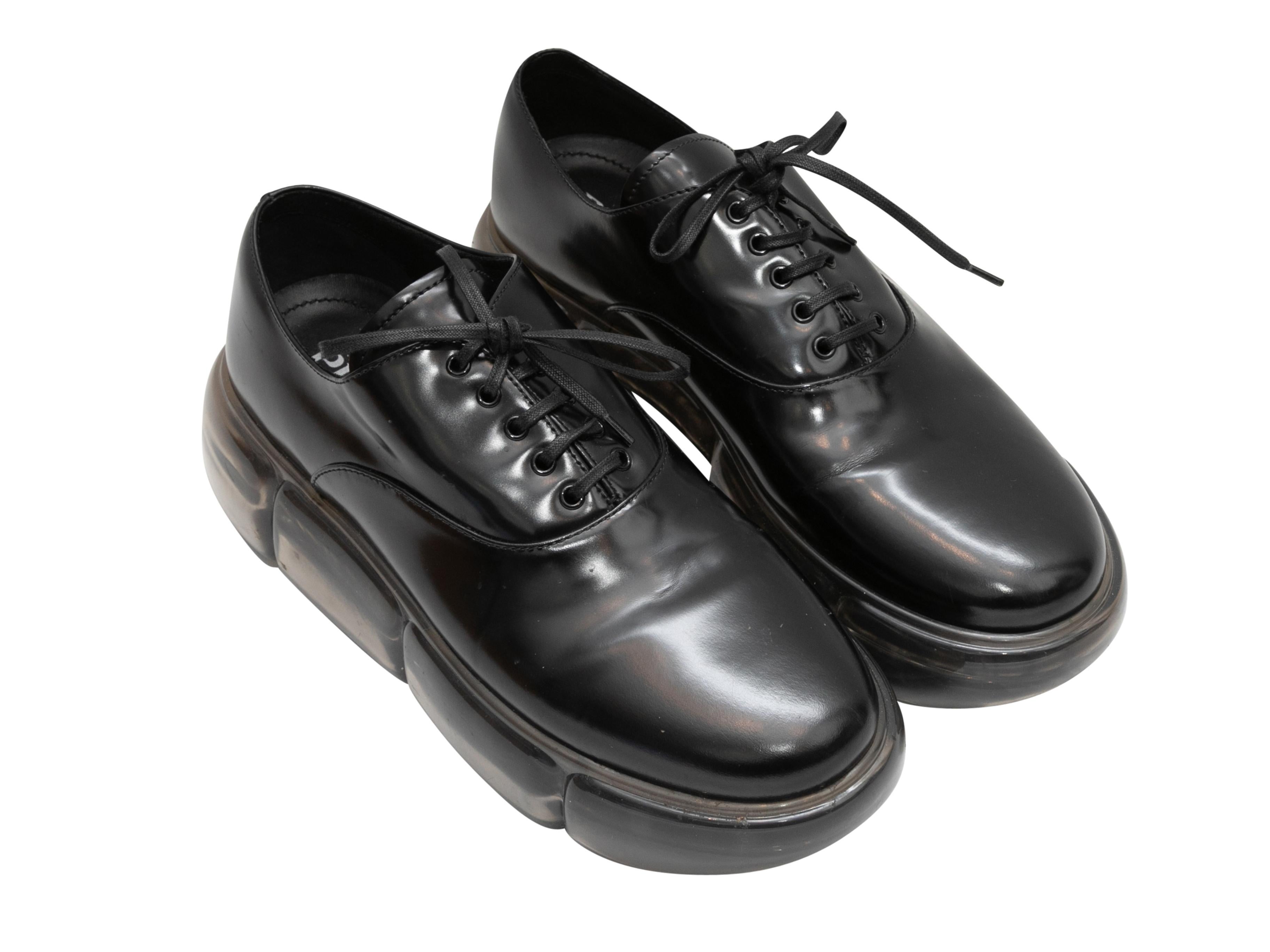 Black Prada Patent Bubble Sole Oxfords Size 38.5 In Good Condition For Sale In New York, NY