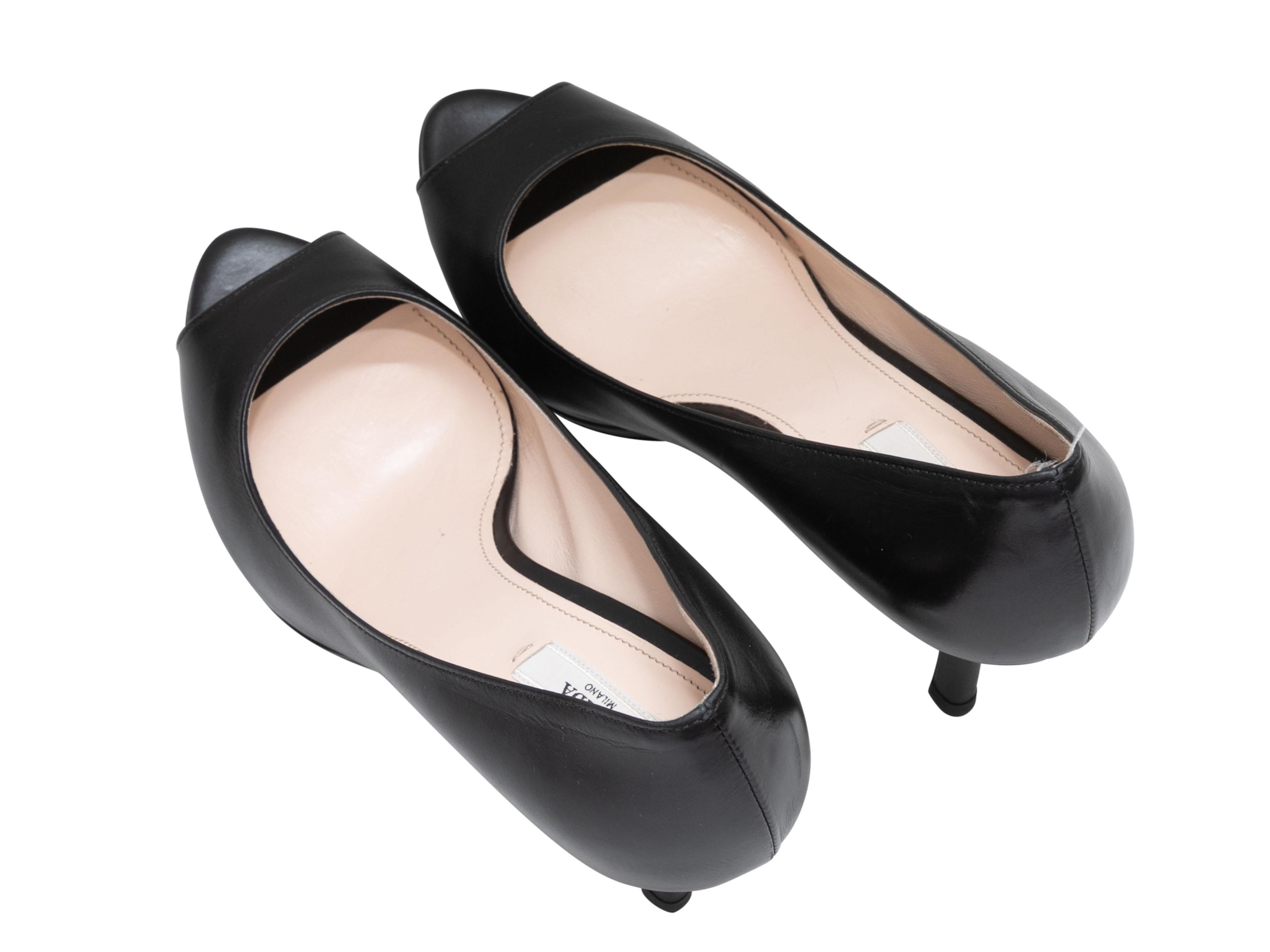 Black Prada Patent Peep-Toe Pumps Size 37 In Good Condition In New York, NY