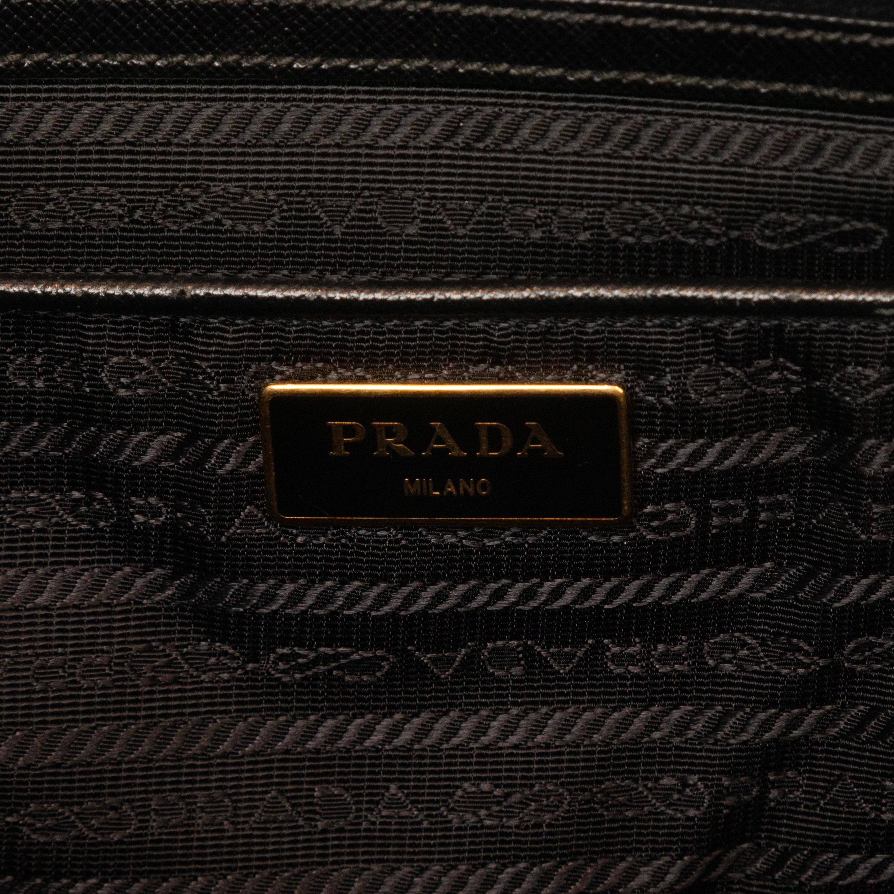 Black Prada Saffiano Neo Galleria Tote In Good Condition For Sale In New York, NY
