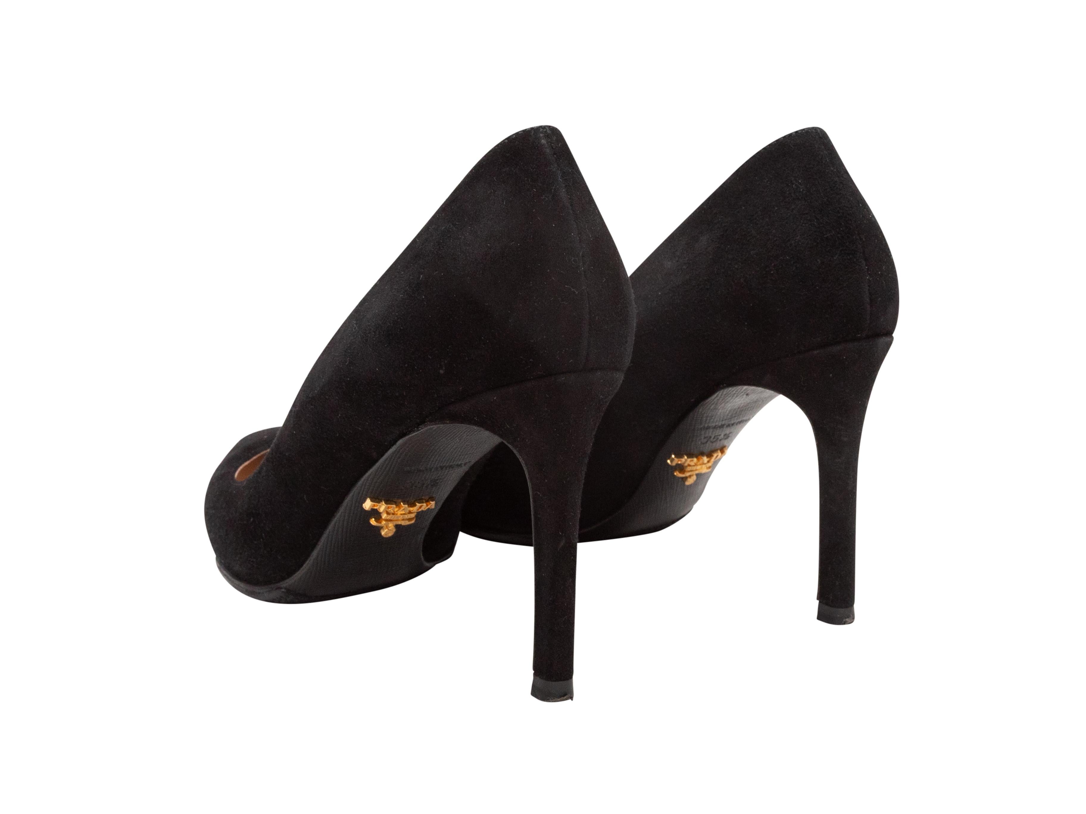 Black Prada Suede Pointed-Toe Pumps Size 35.5 For Sale 1