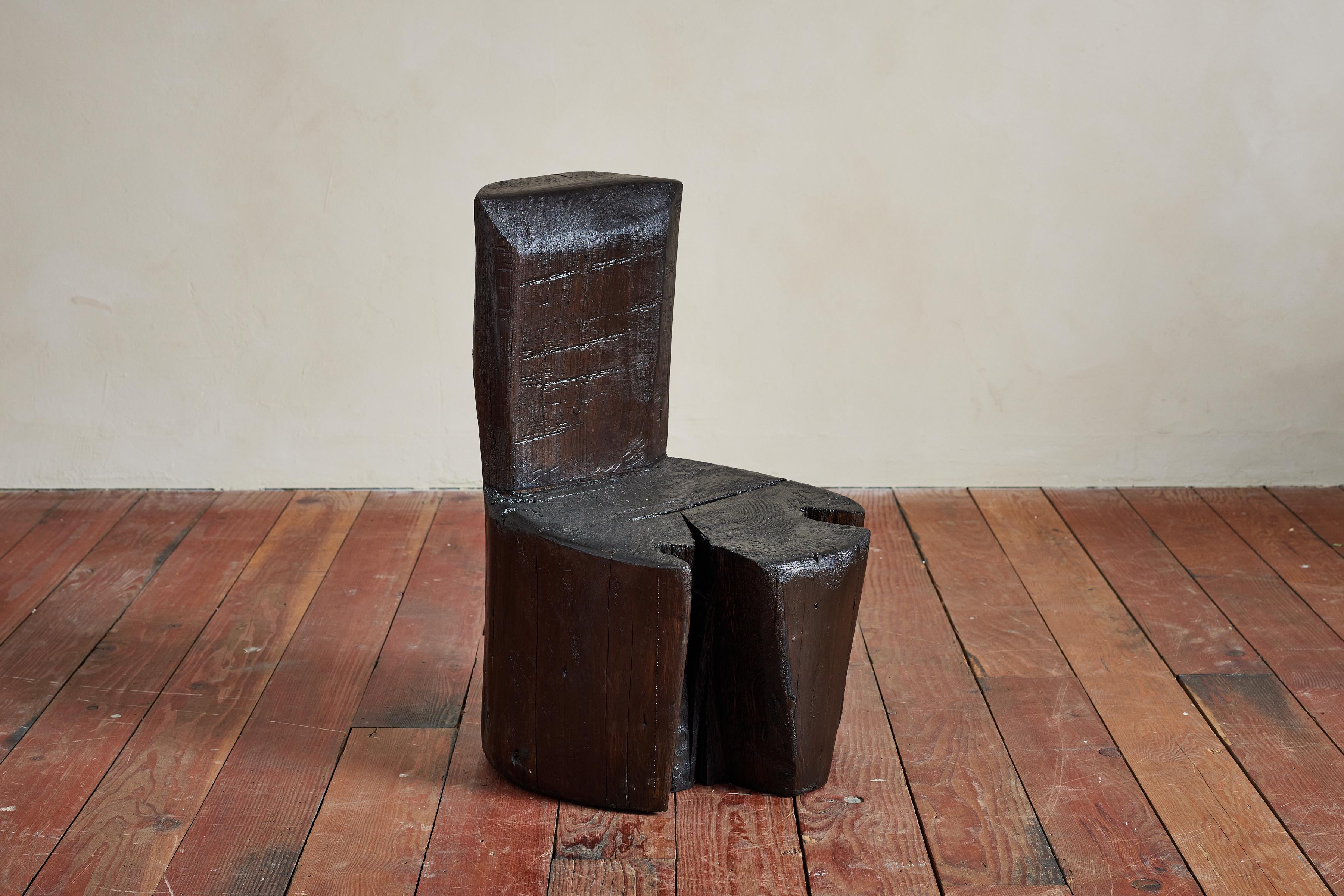 Schwarz Primitive Log Stühle im Angebot 7