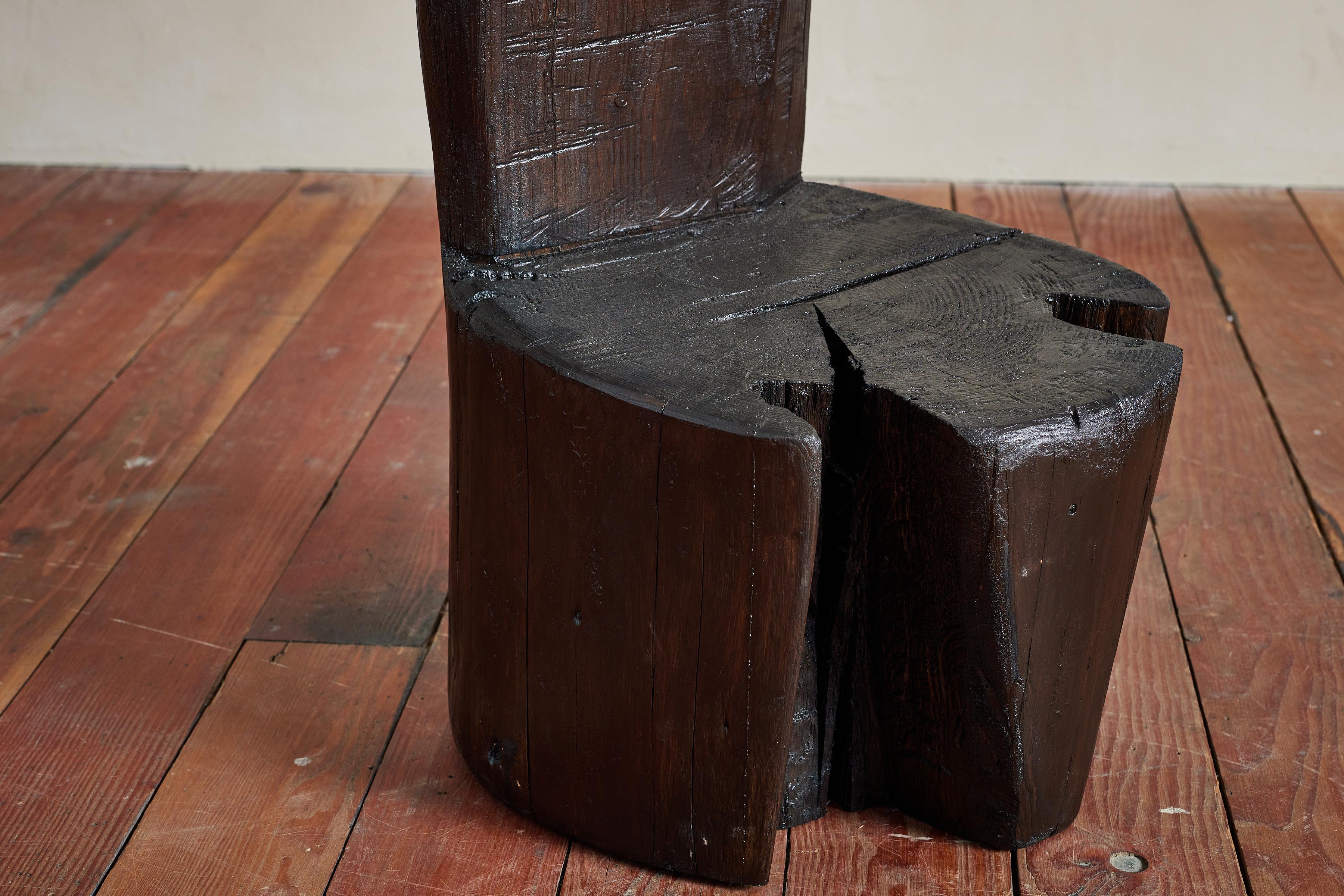 Schwarz Primitive Log Stühle im Angebot 9