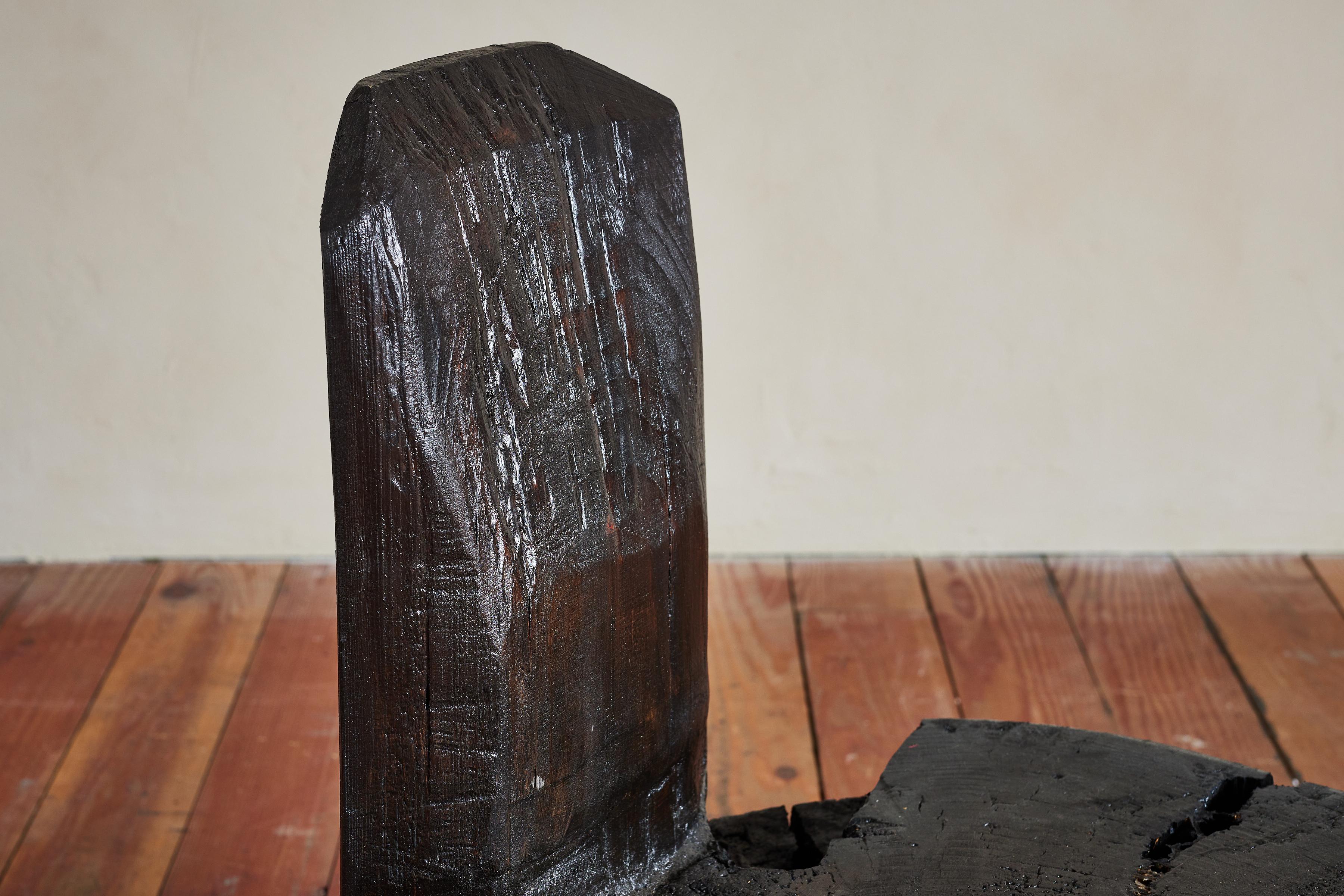 Schwarz Primitive Log Stühle (Holz) im Angebot