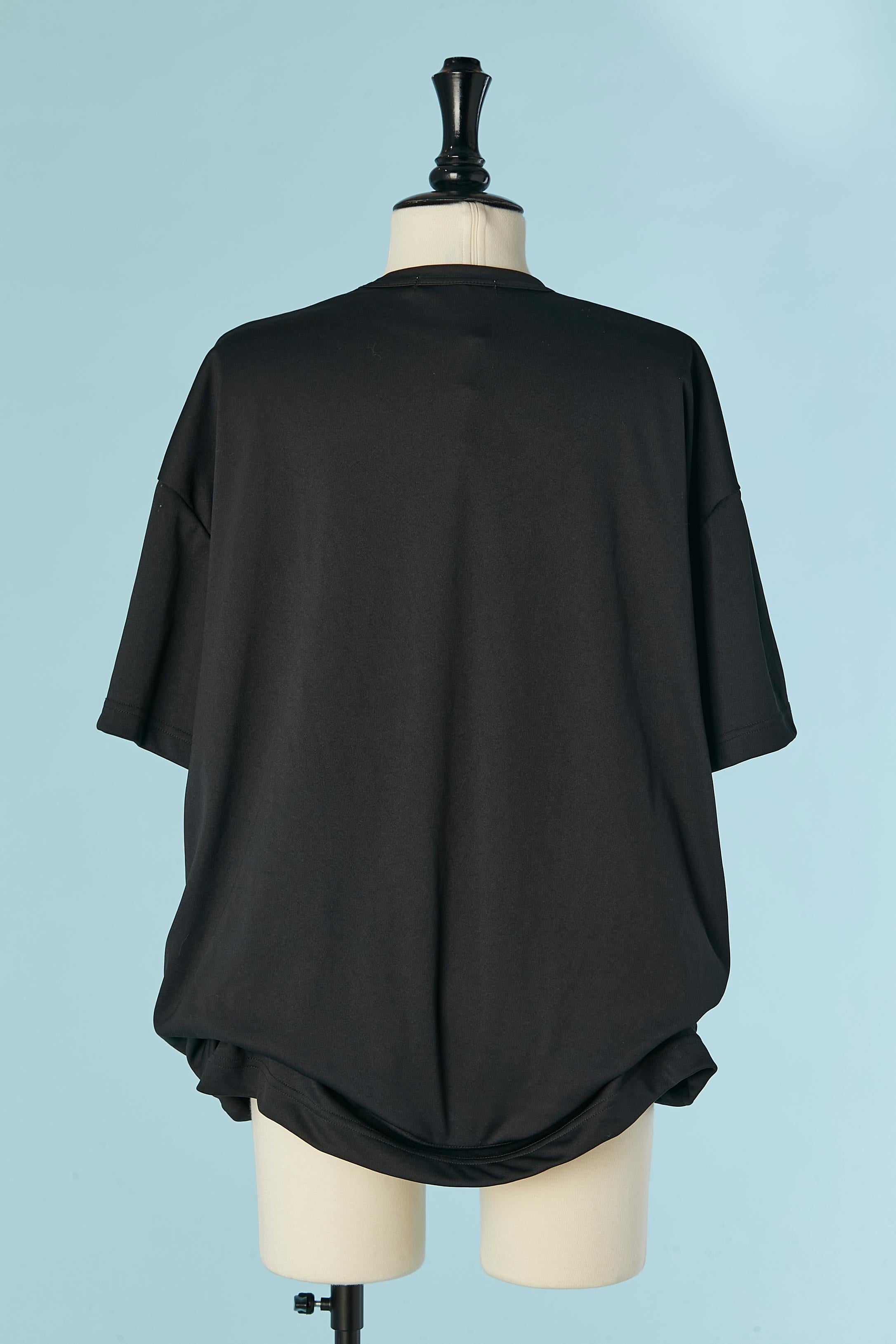 Tee-shirt noir imprimé avec un cercle rigide dans le bord inférieur Comm des Garçons Excellent état - En vente à Saint-Ouen-Sur-Seine, FR