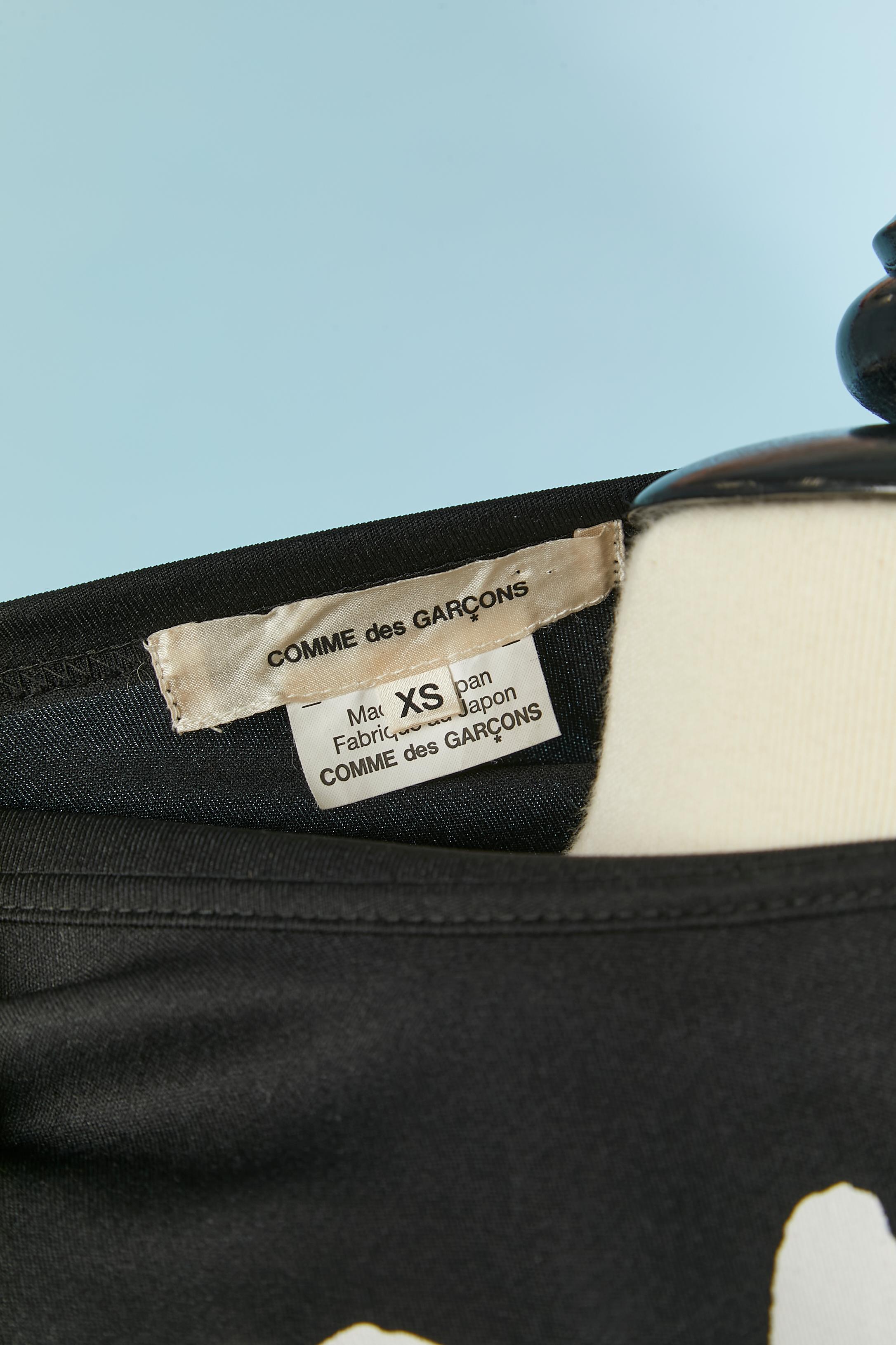 Tee-shirt noir imprimé avec un cercle rigide dans le bord inférieur Comm des Garçons Pour femmes en vente