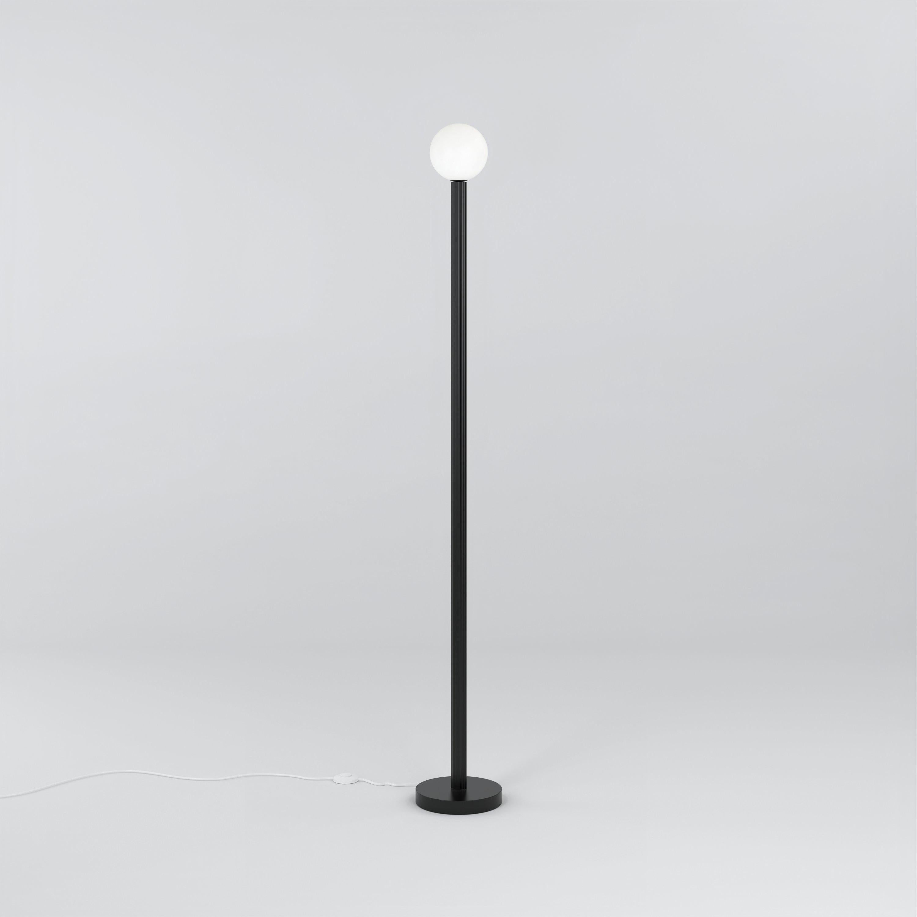 Lámpara de pie Black Profiles de Atelier Areti
Dimensiones: P 20 x A 156,7 cm.
Materiales: Metal con recubrimiento en polvo, cristal blanco.

Disponible en otros colores. Póngase en contacto con nosotros.

Todas nuestras lámparas pueden cablearse