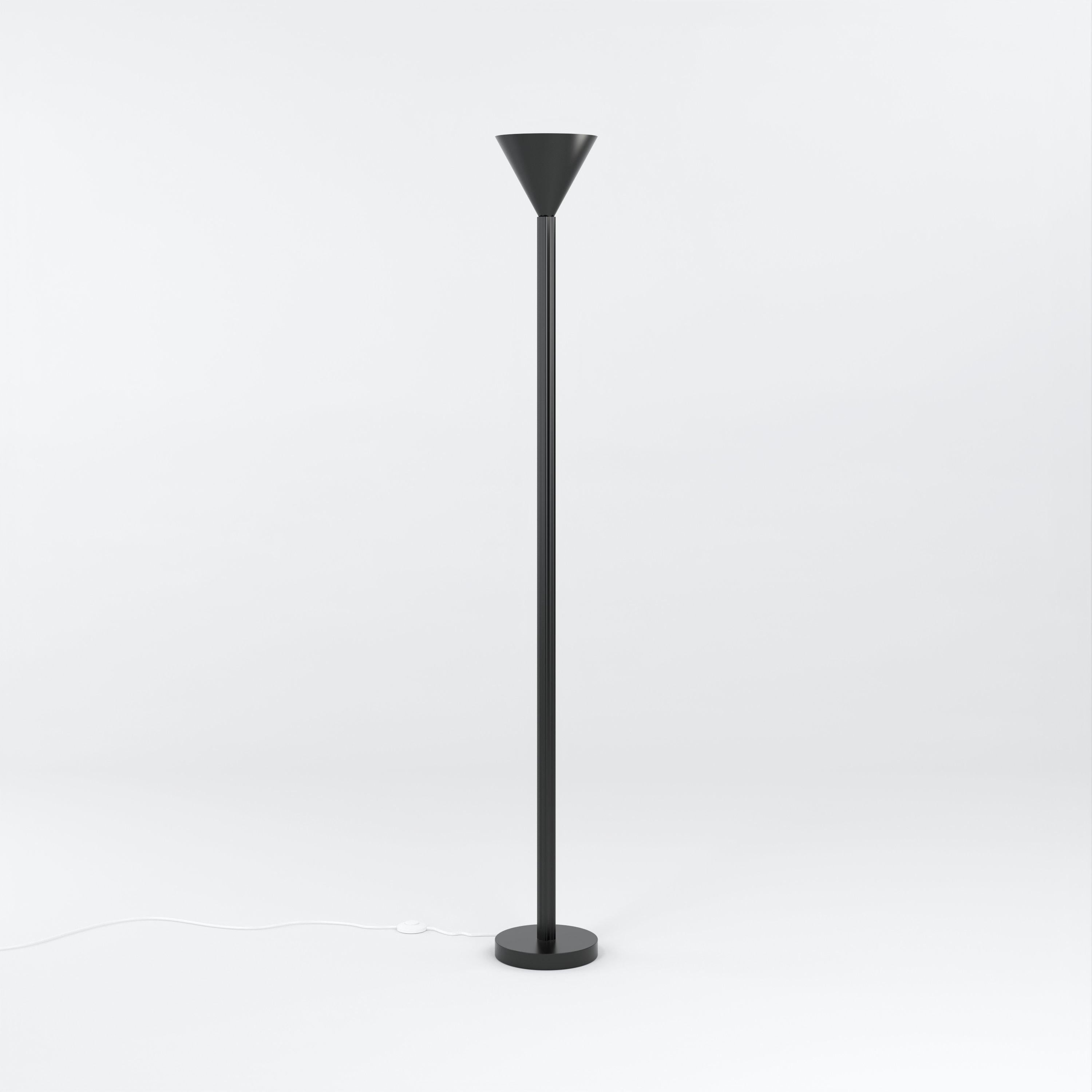 Lampada da terra Black Profiles di Atelier A.Profiles
Dimensioni: D 20 x H 159 cm.
Materiali: Metallo verniciato a polvere.

Disponibile in altri colori. Contattateci.

Tutte le nostre lampade possono essere cablate a seconda del Paese. Se viene
