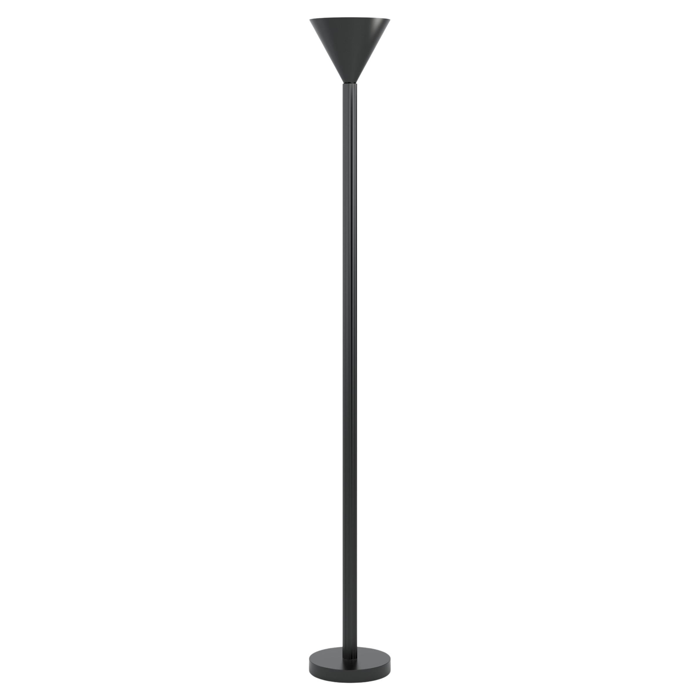 Stehlampe mit schwarzen Profilen von Atelier Areti