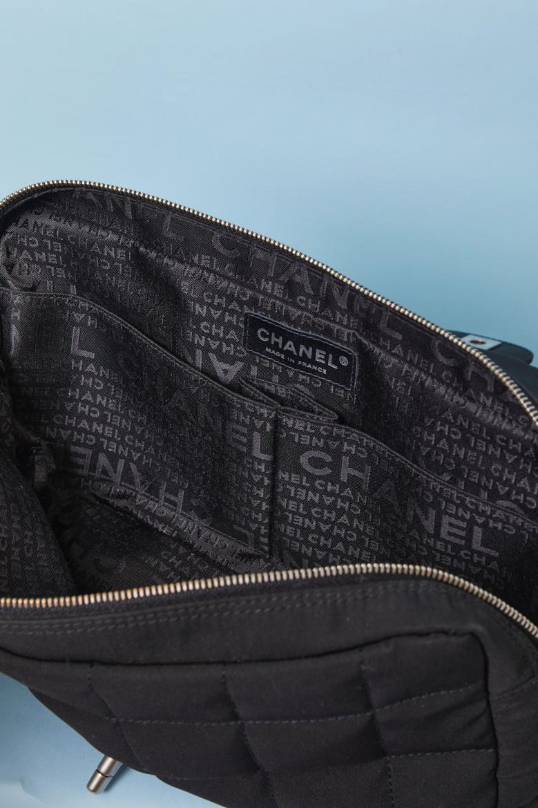 Schwarzer gesteppter Stoff Zeitlose Tasche CHANEL 2002 im Angebot 2