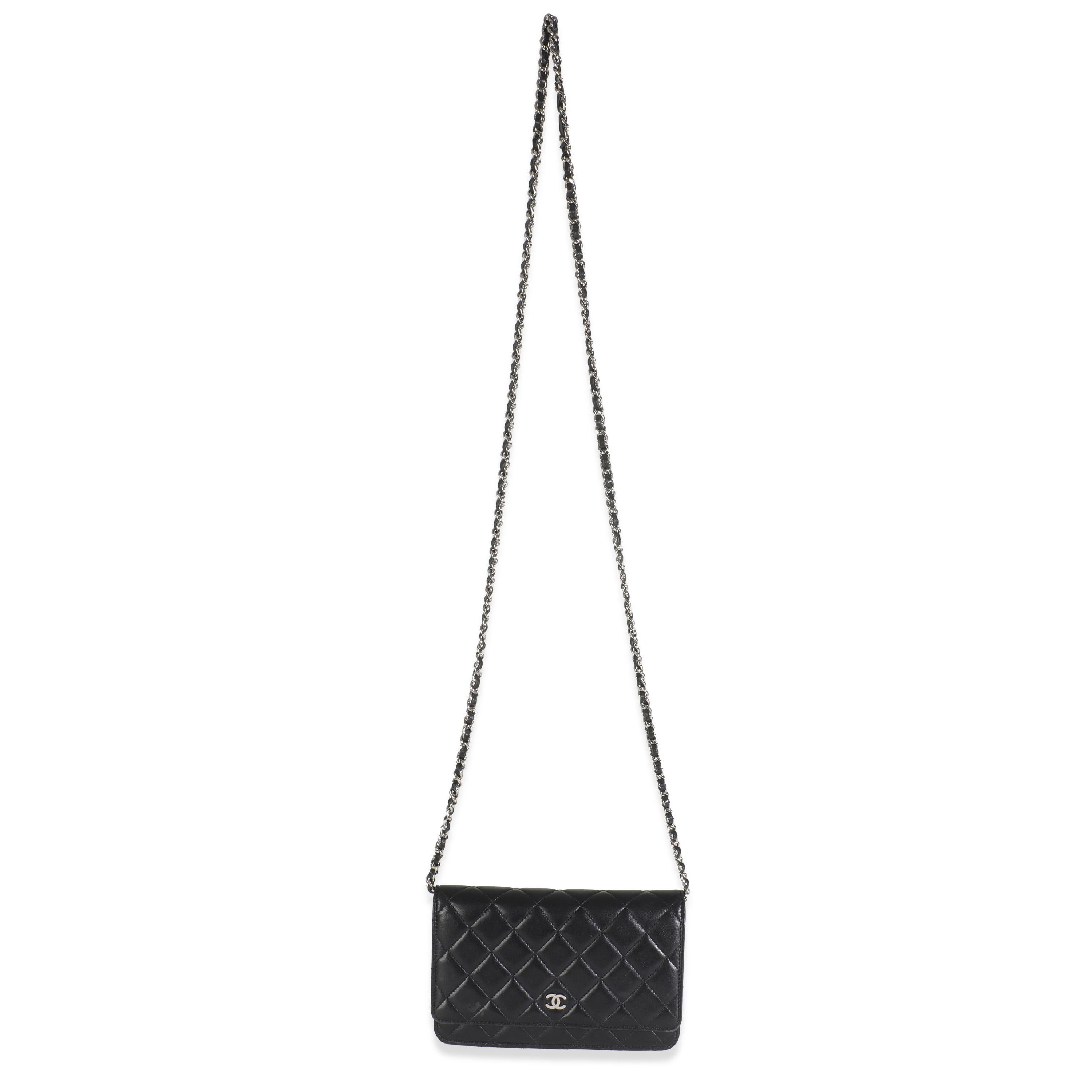 Cartera de piel de cordero acolchada negra con cadena en venta 1
