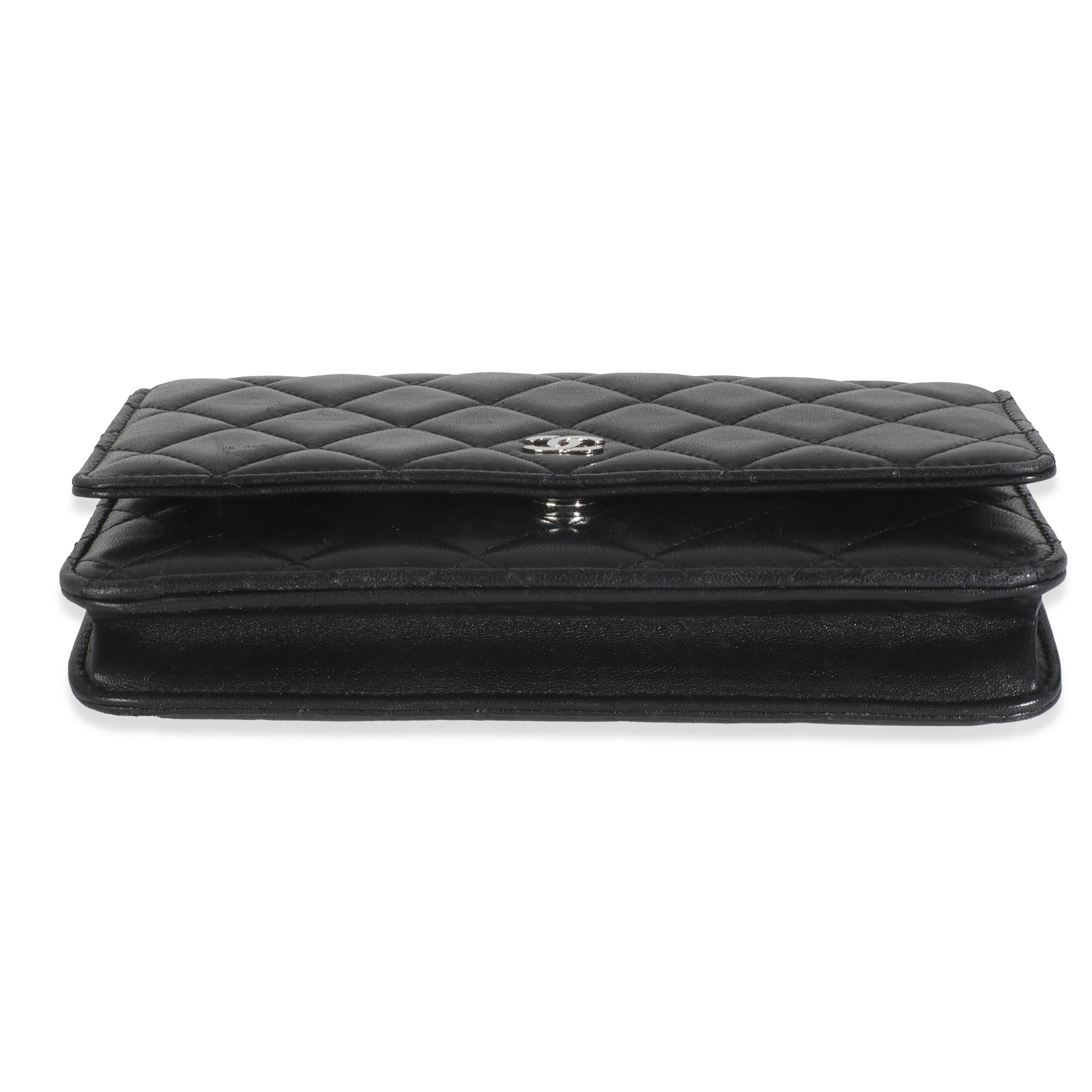 Cartera de piel de cordero acolchada negra con cadena en venta 3