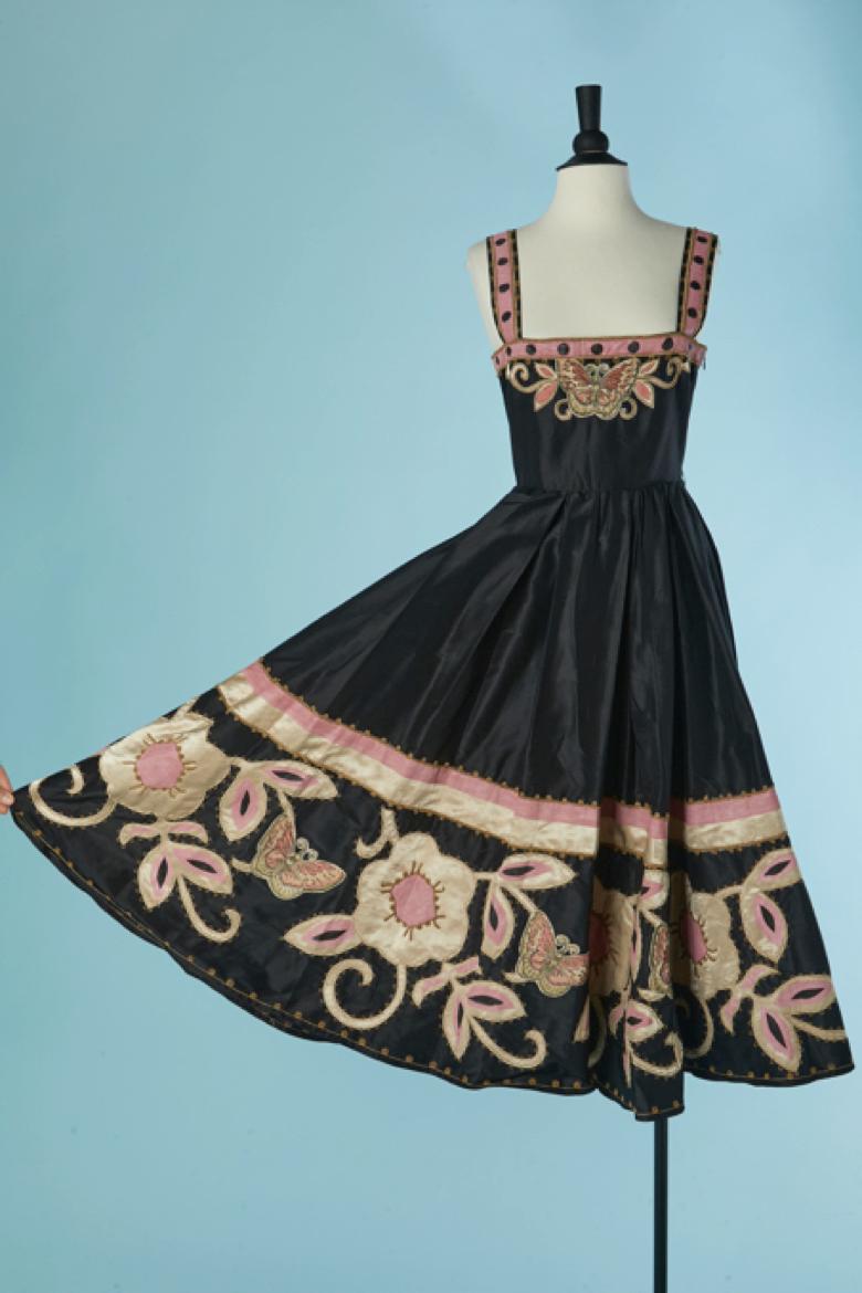 Abito nero in seta grezza con applicazioni CHRISTIAN DIOR In condizioni Nuovo in vendita a Saint-Ouen-Sur-Seine, FR
