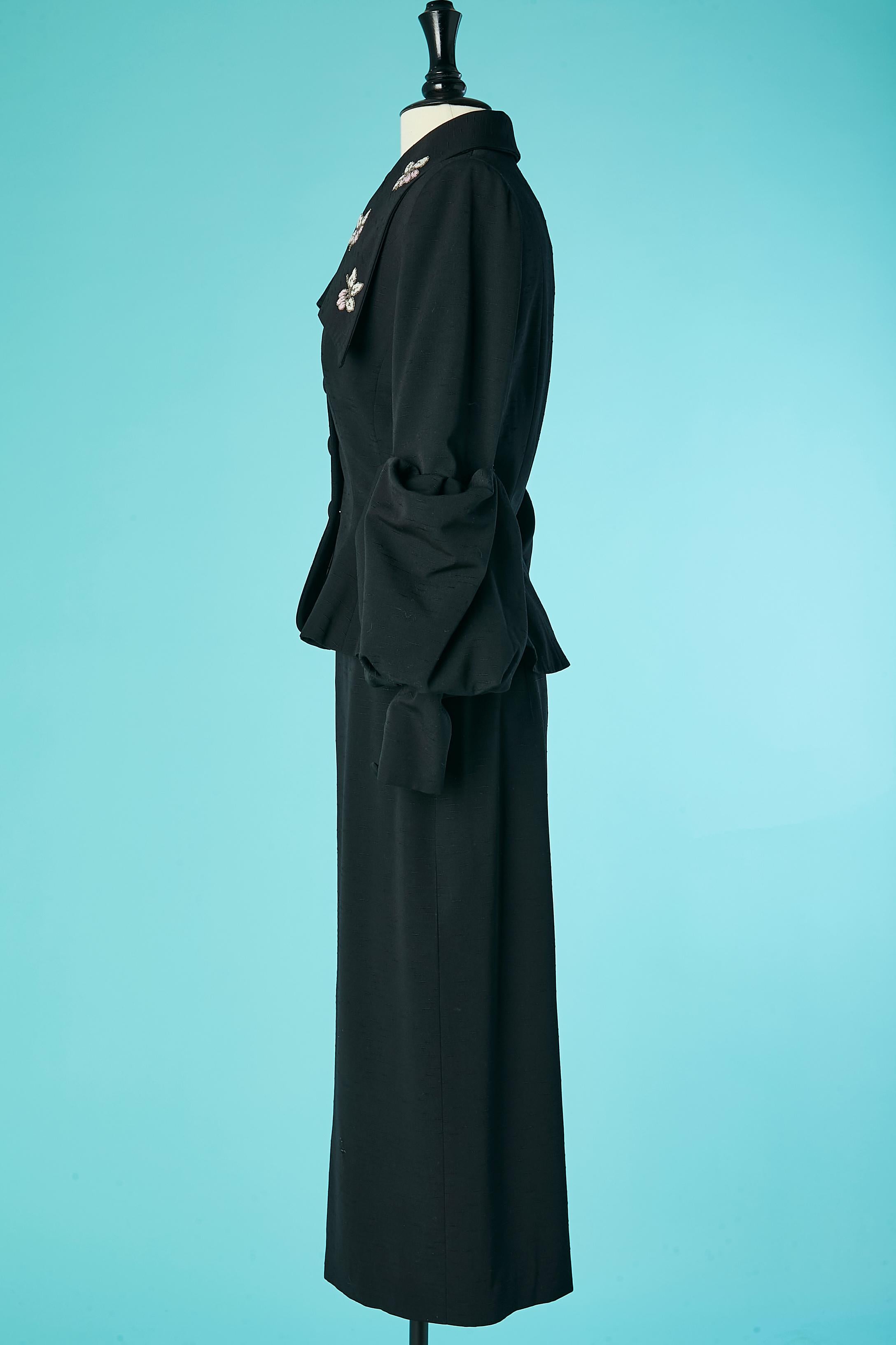 Schwarzer Rock-Anzug aus Rohseide mit Perlenstickerei undbbling-Ärmeln von Lilli Ann  im Angebot 2