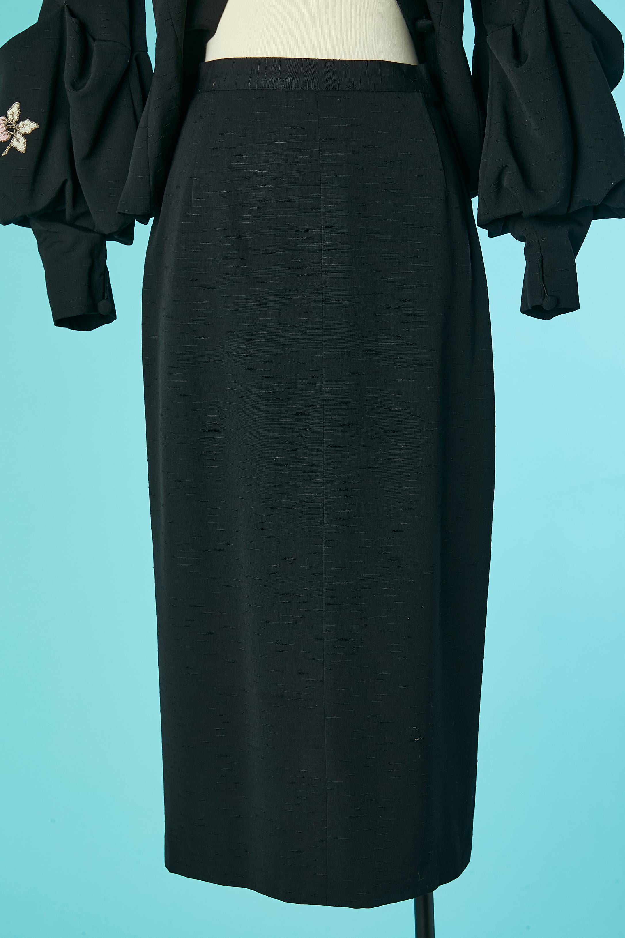 Schwarzer Rock-Anzug aus Rohseide mit Perlenstickerei undbbling-Ärmeln von Lilli Ann  im Angebot 4