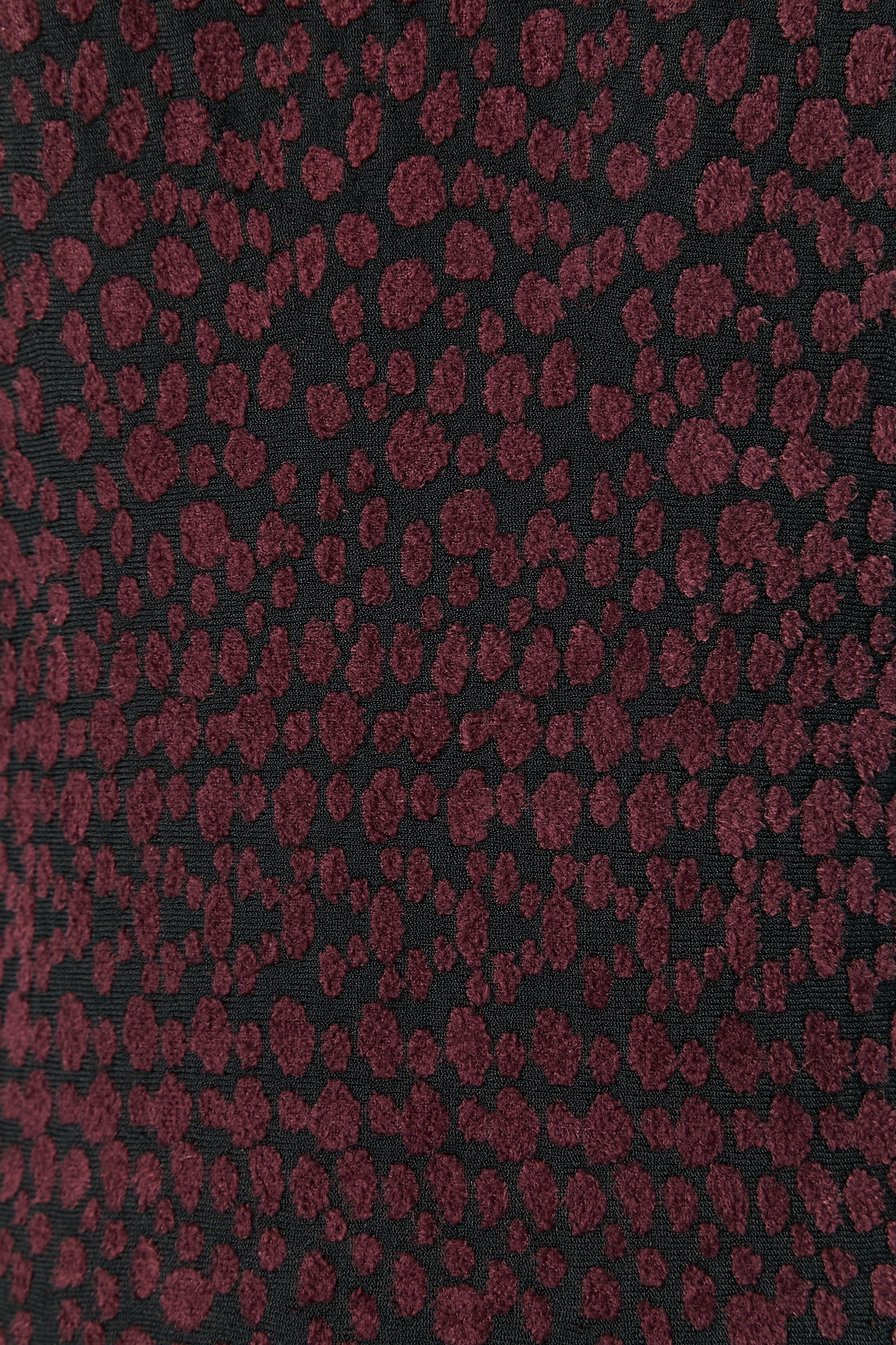 Nero Abito a maniche corte in rayon nero e maglia jacquard vellutata bordeaux ALAIA in vendita