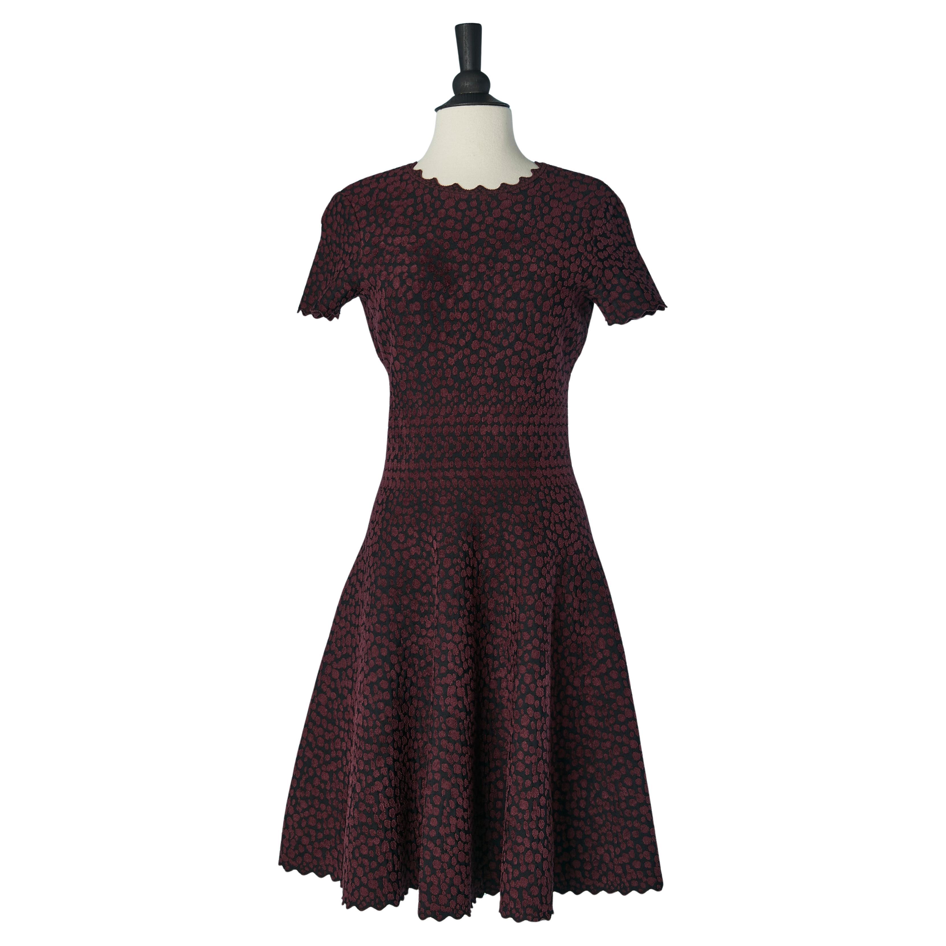 Black rayon and burgundy velvety jacquard knit short sleeve dress ALAIA