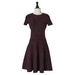 Schwarzes Kurzärmeliges Kleid aus Viskose und burgunderrotem Samt-Jacquard-Strick ALAIA