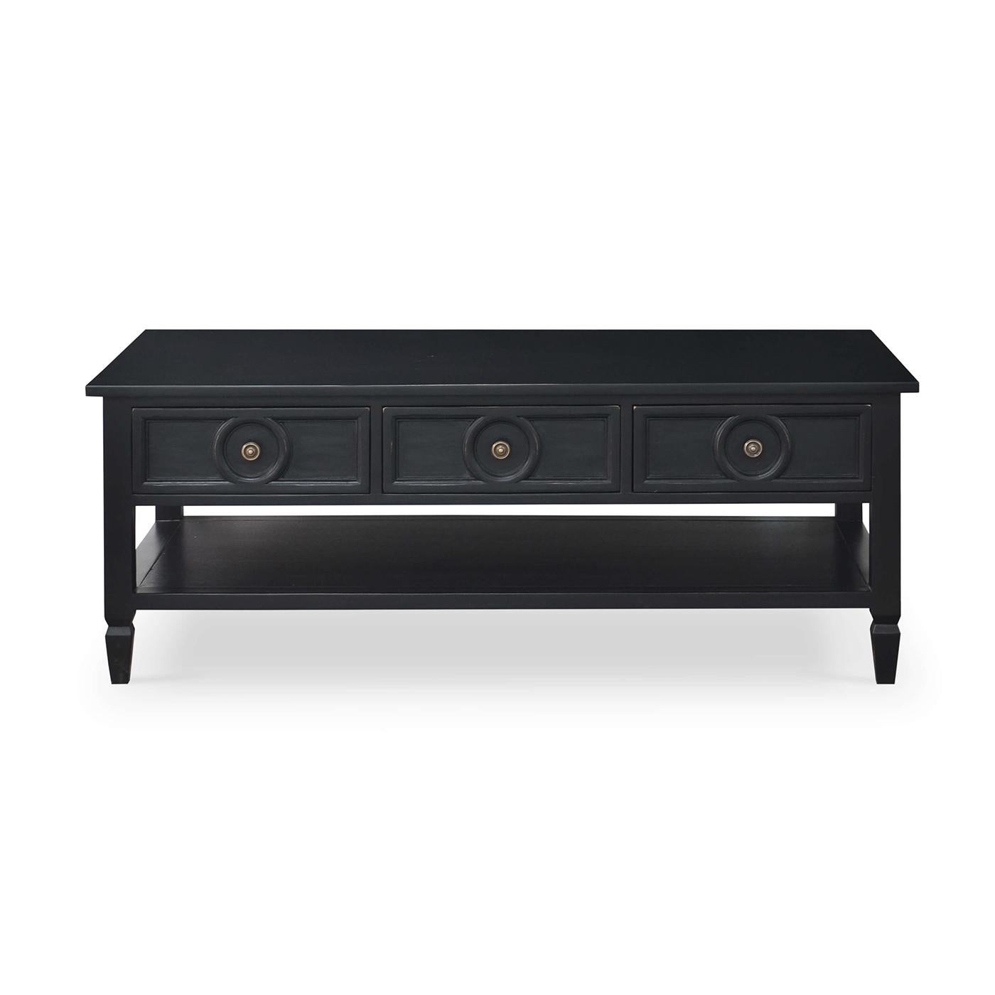 Cette pièce étonnante combine l'attrait rustique européen avec une fonctionnalité pratique, ce qui en fait la pièce maîtresse parfaite pour votre salon. La finition audacieuse et les éléments de design classiques créent une atmosphère confortable et