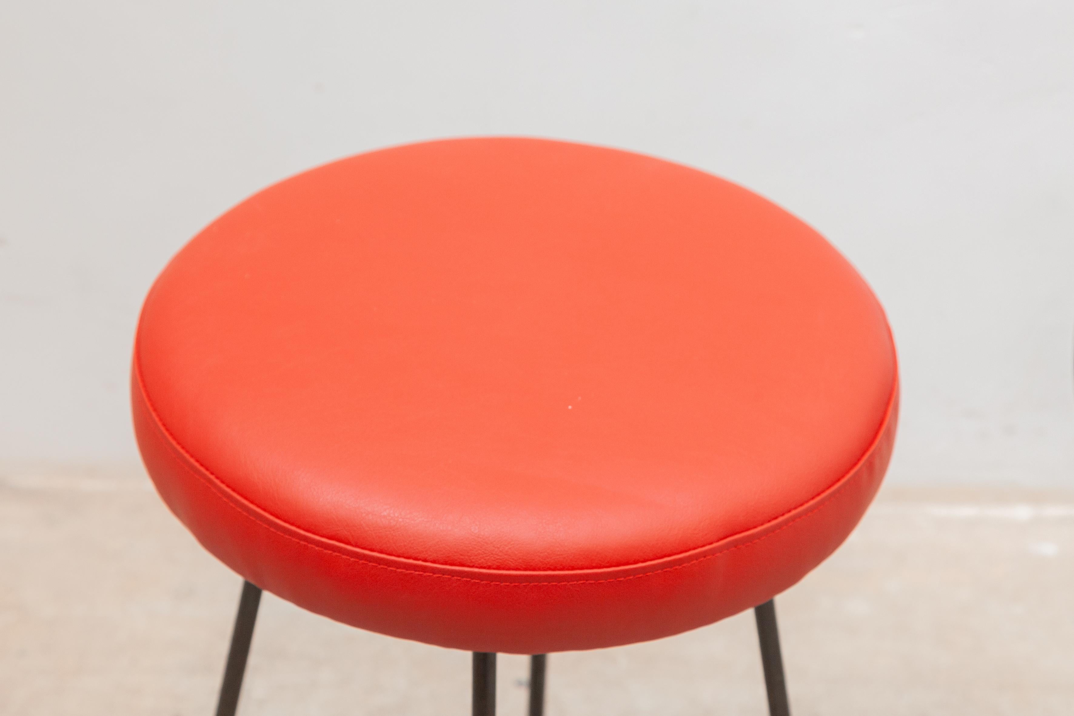 low iron stool color