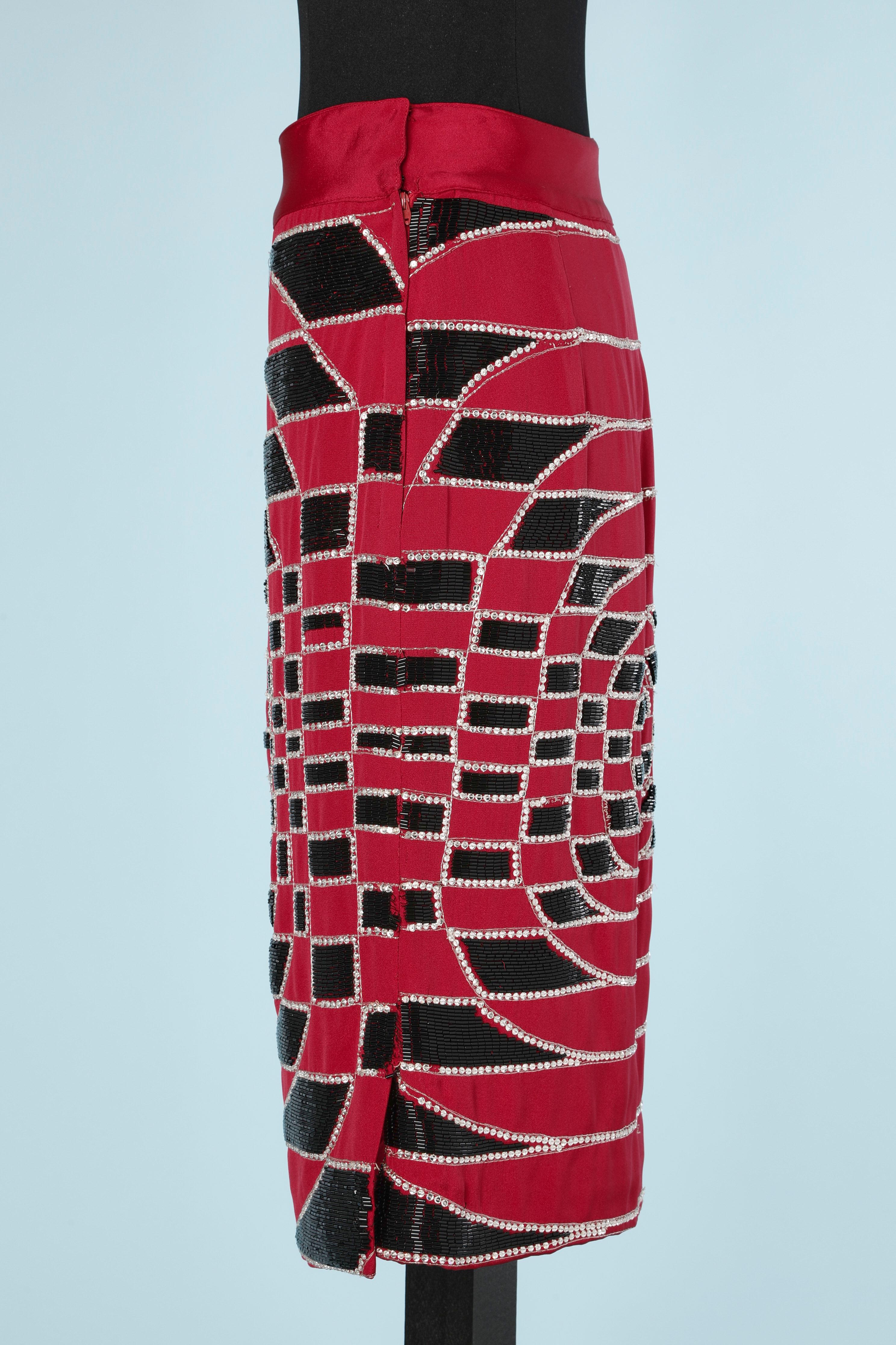 Black, red and silver  beaded skirt Gianni Versace Sera  In Excellent Condition For Sale In Saint-Ouen-Sur-Seine, FR