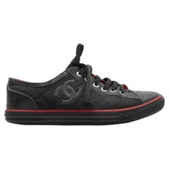 Scarpe da ginnastica Chanel in pelle nera e rossa, modello CAP, taglia 37