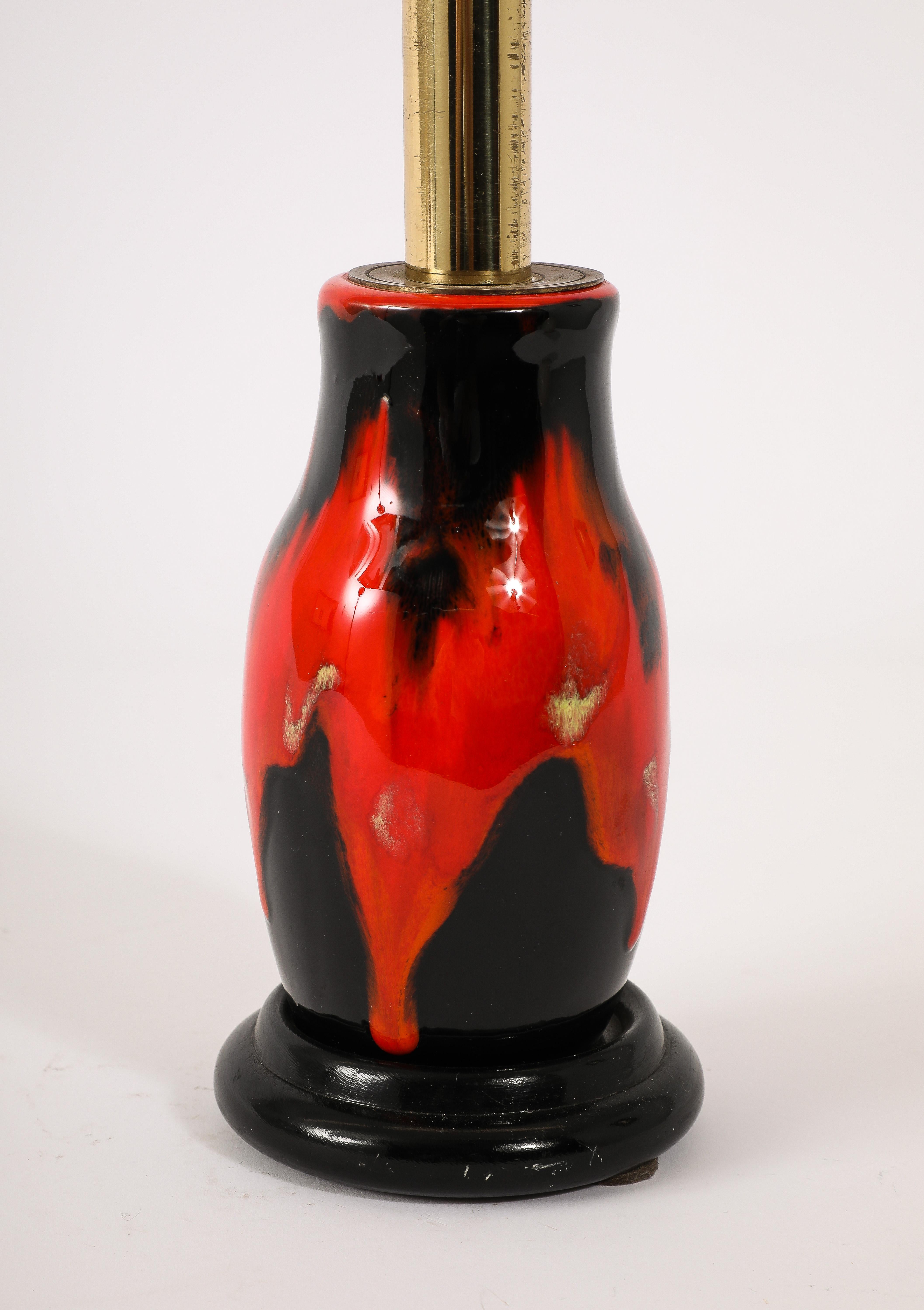 Lámpara de mesa Vallauris esmaltada en negro y rojo, Francia Años 60 siglo XX en venta